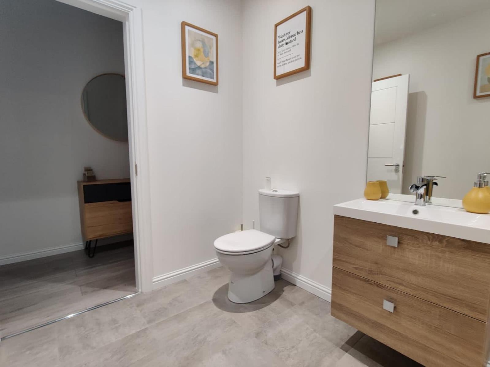 Stunning 2 Bedroom River View Apartment