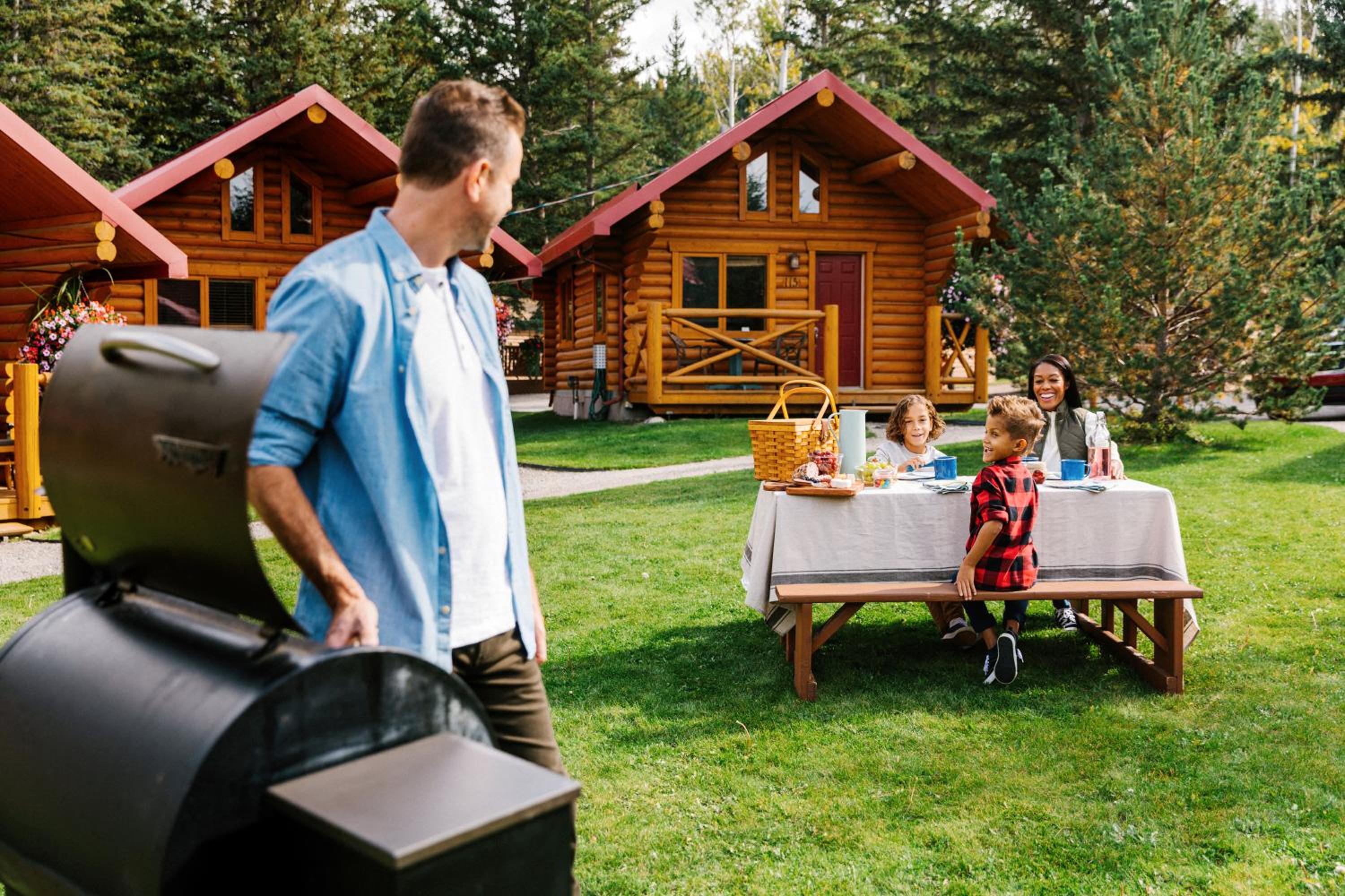 Jasper Vacations - Miette Mountain Cabins - Property Image 3