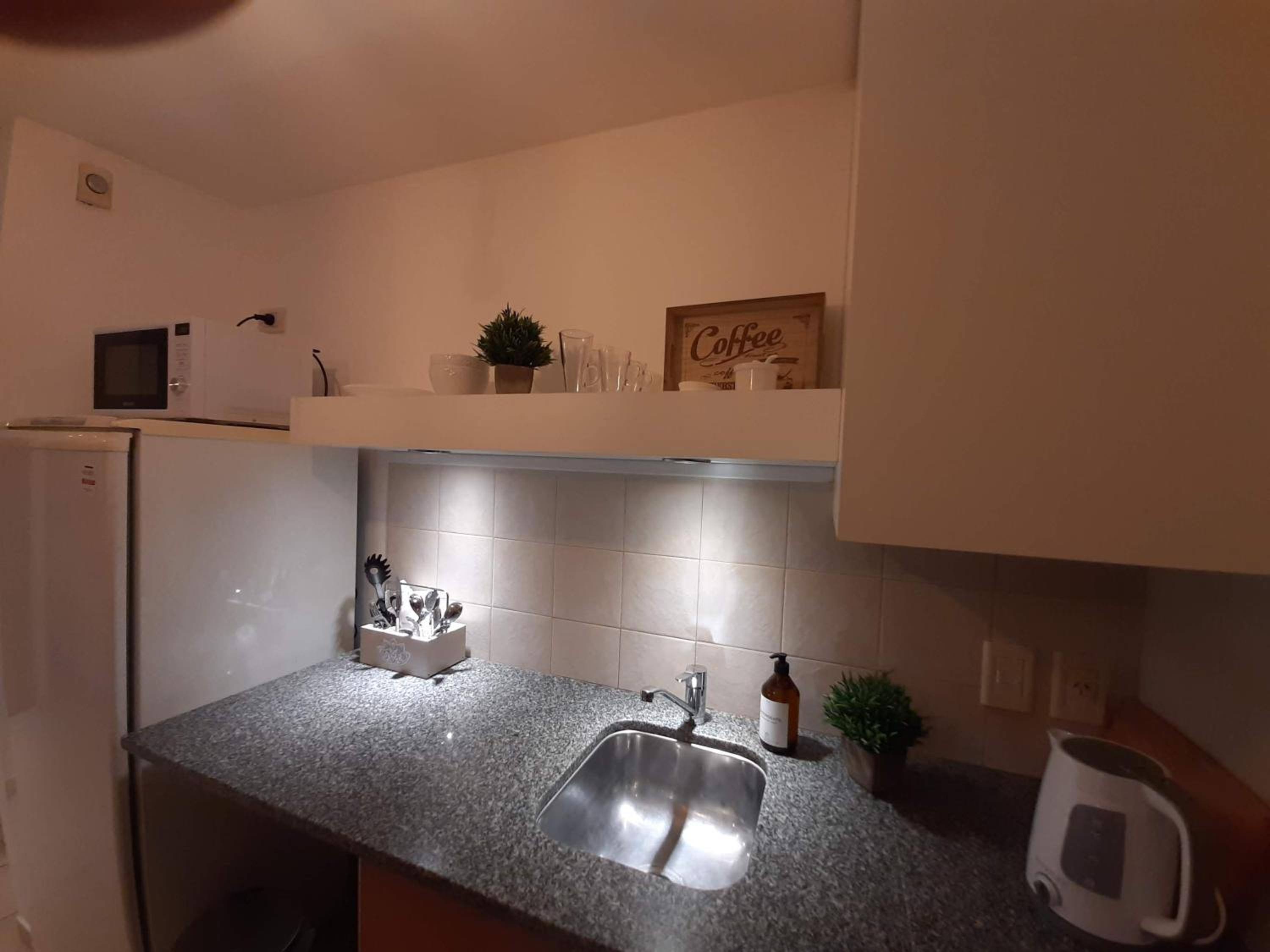 SeventySeven-La Plata. Monoambiente nuevo, cómodo, céntrico.