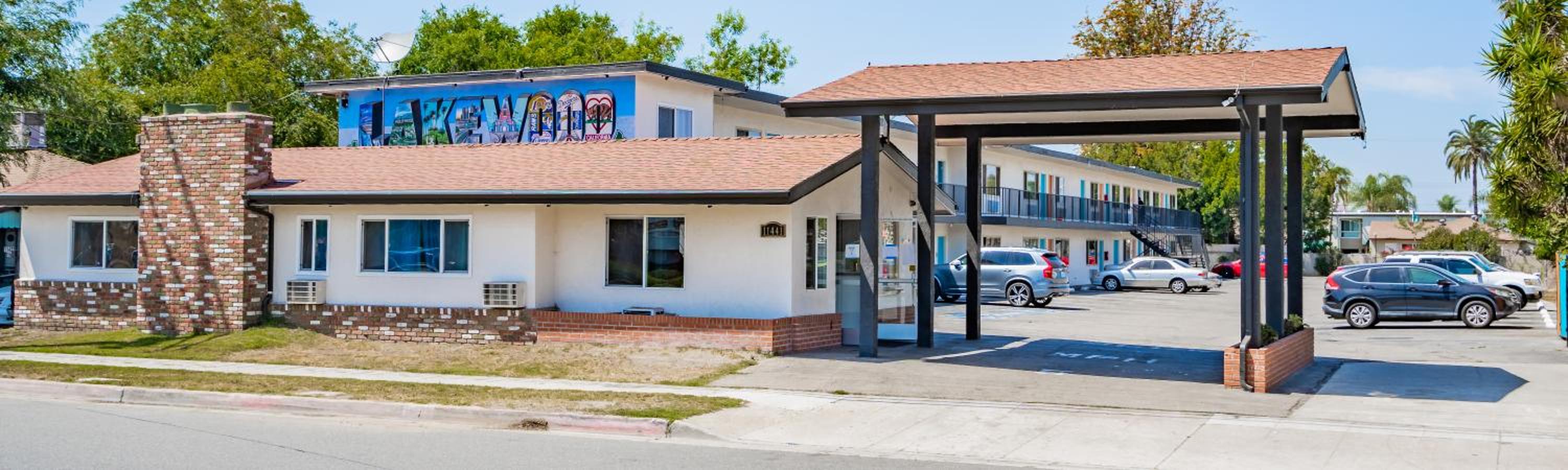 Tradewinds Motel