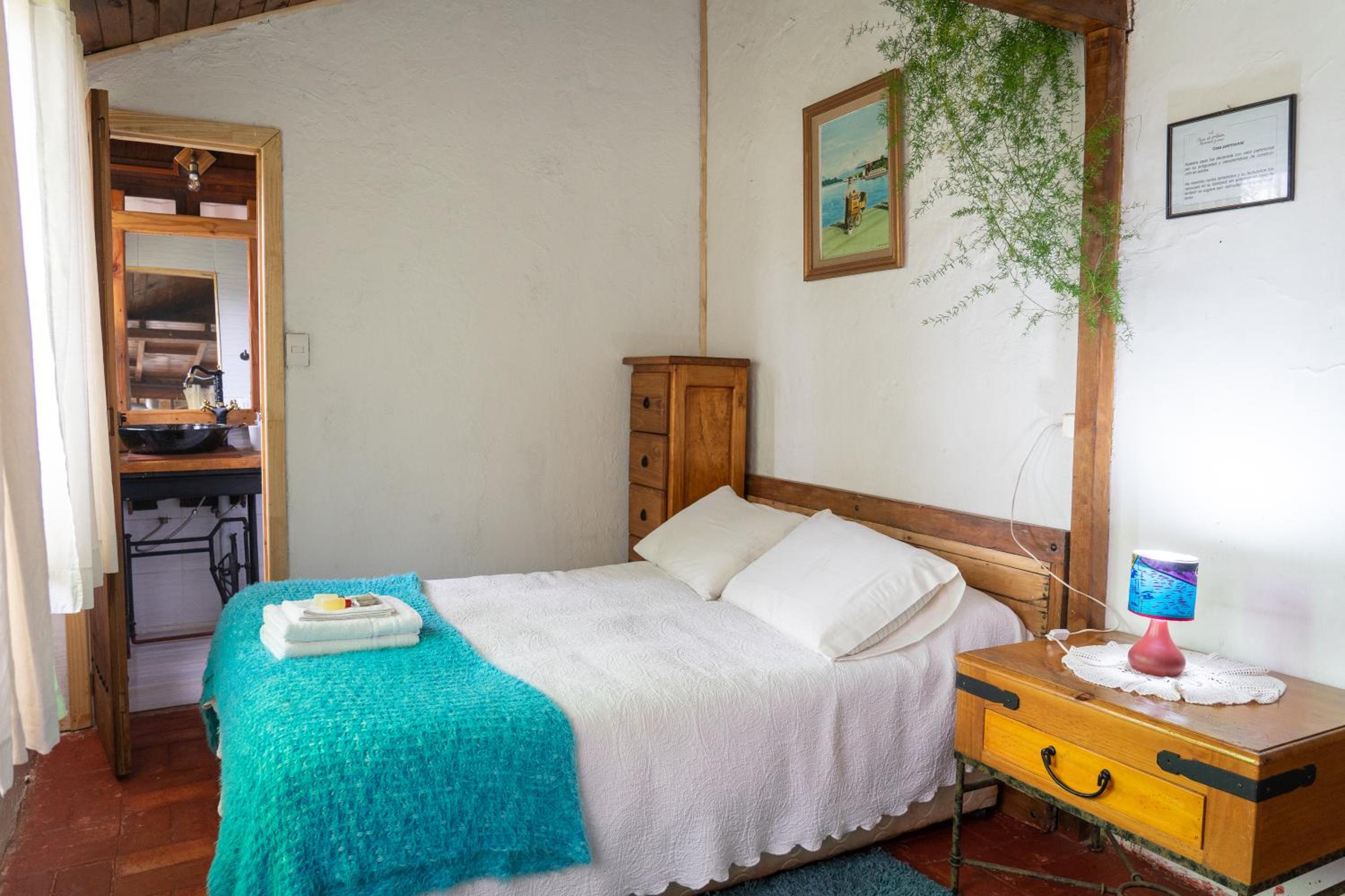 La Casa de Adobe Natural y Más