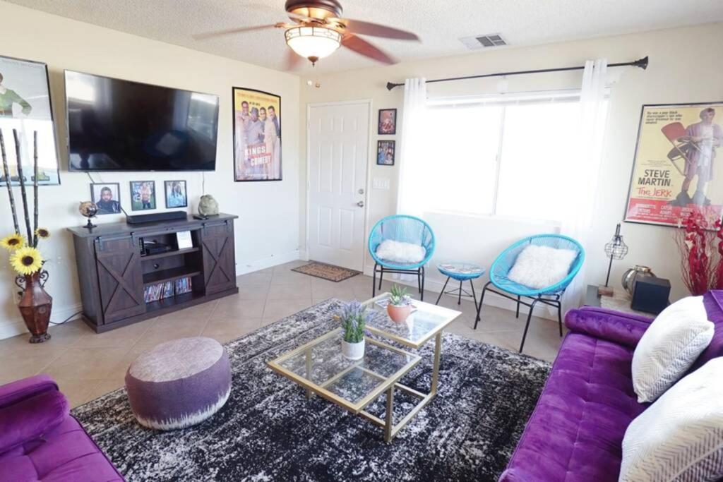 King's Comedy House, panoramic desert view & pool view 5