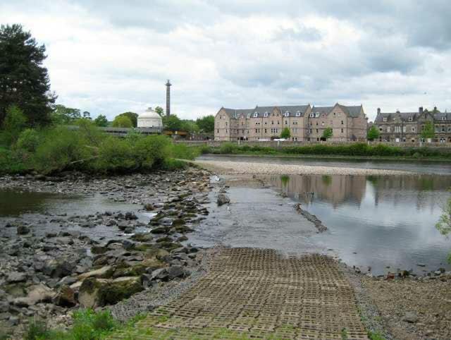 Stunning 2 Bedroom River View Apartment