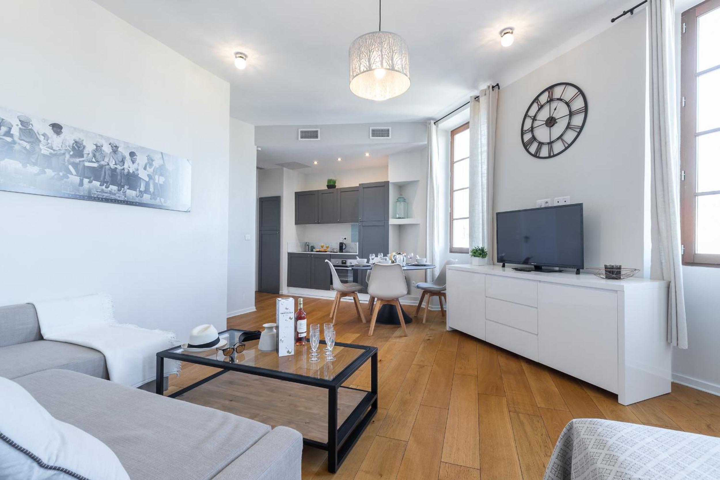Gorgeous 1 Bdr with gardens view in the Old Town photo 4