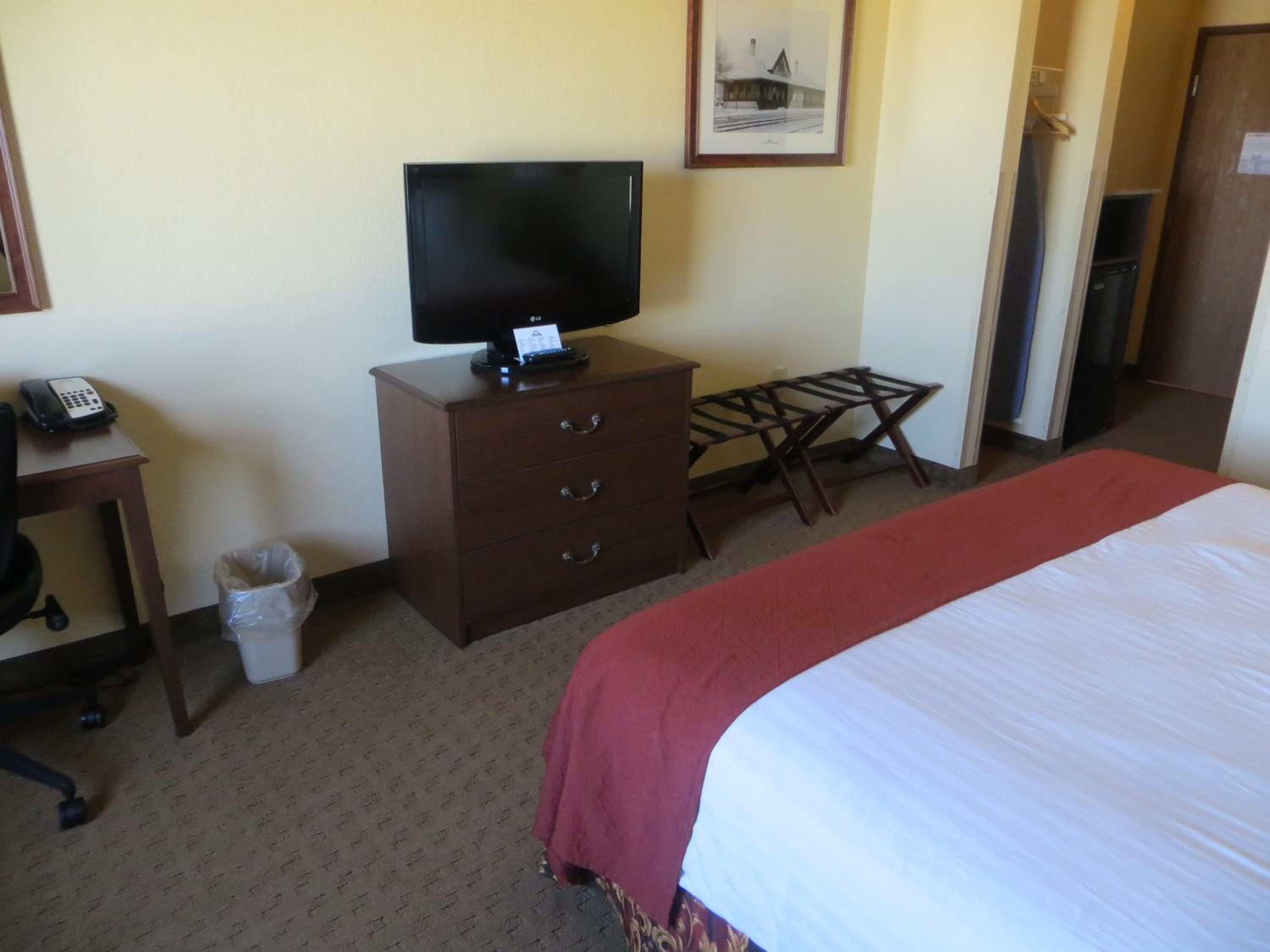 Days Inn by Wyndham Ellis - Property Image 3