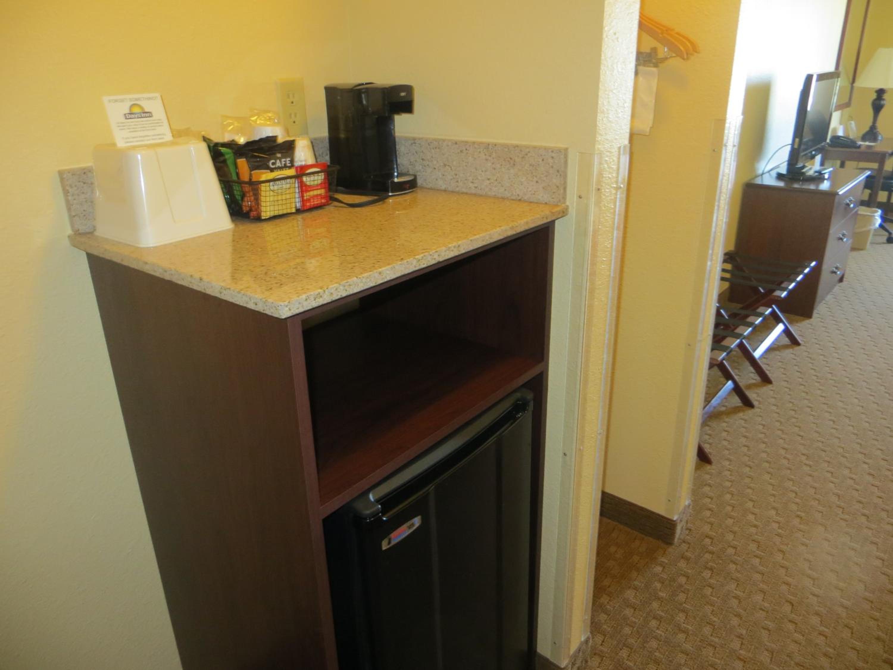 Days Inn by Wyndham Ellis - Property Image 10