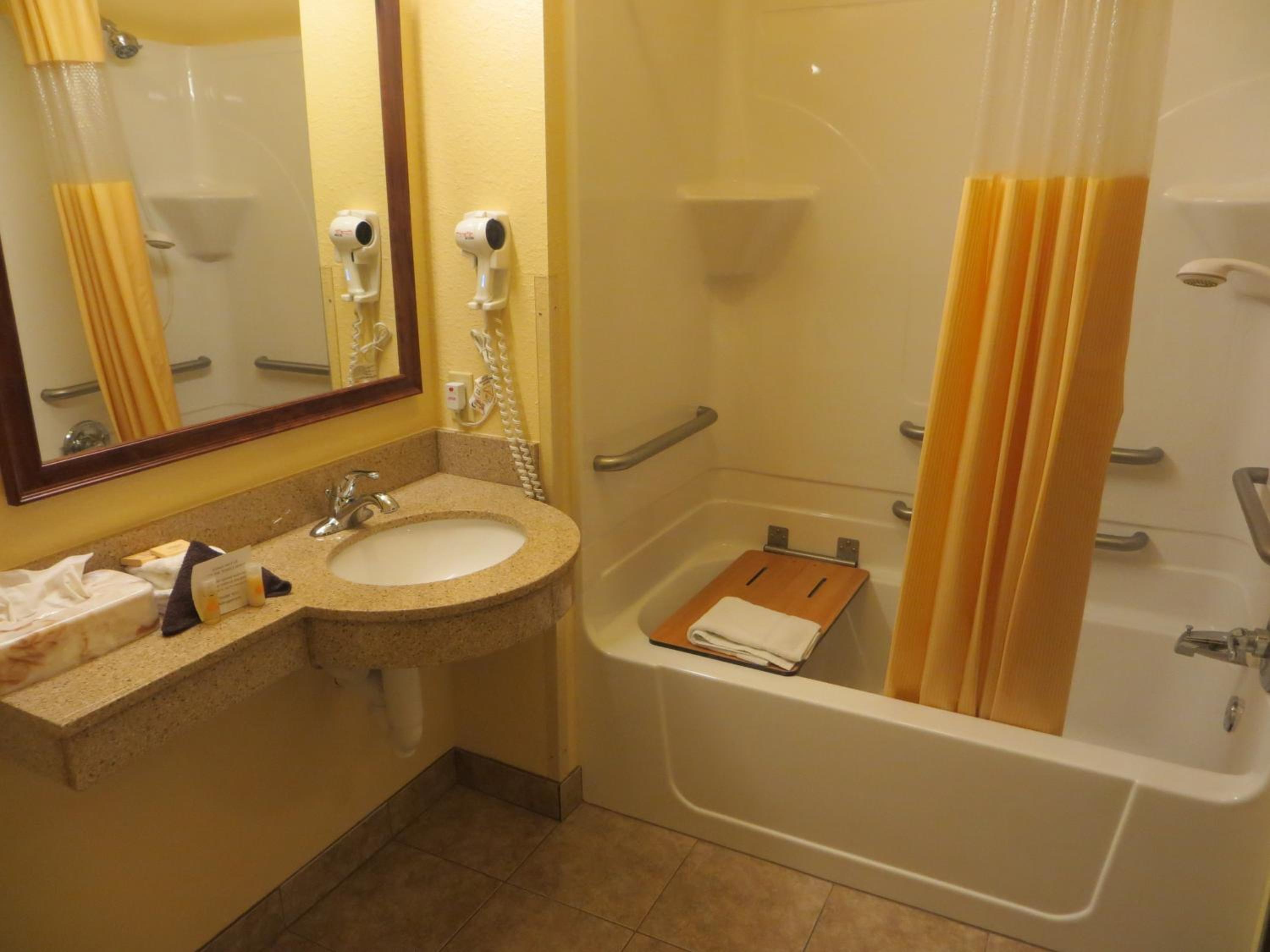 Days Inn by Wyndham Ellis - Property Image 9