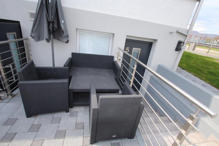 Dulliken 1 Schlafzimmer, Wohnzimmer, Küche mit Geschirr komplett, Bad