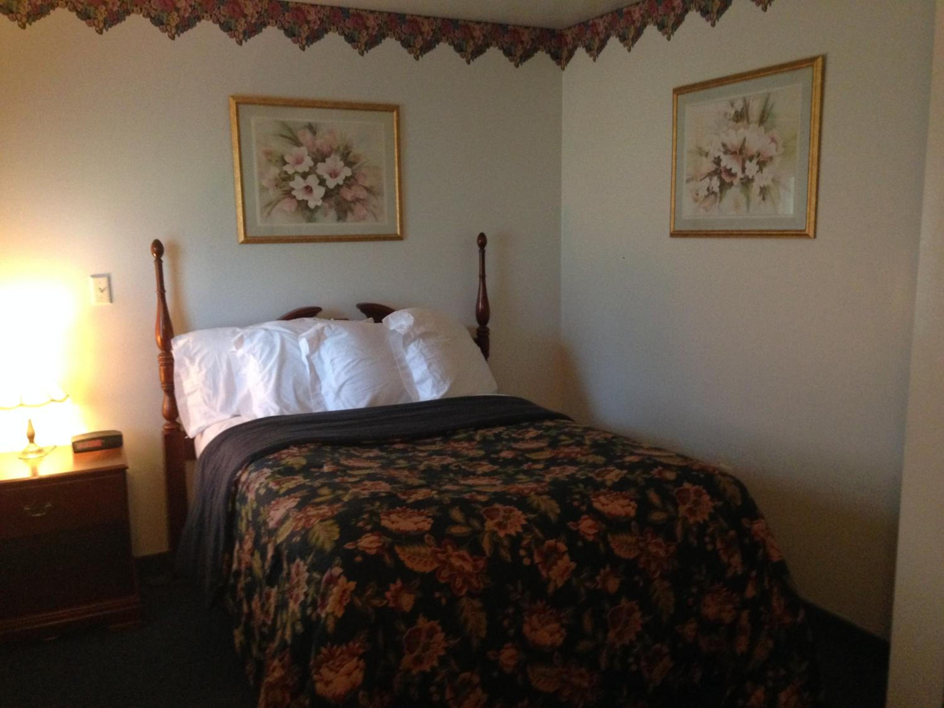 Fred's Inn Restaurant & Lodging