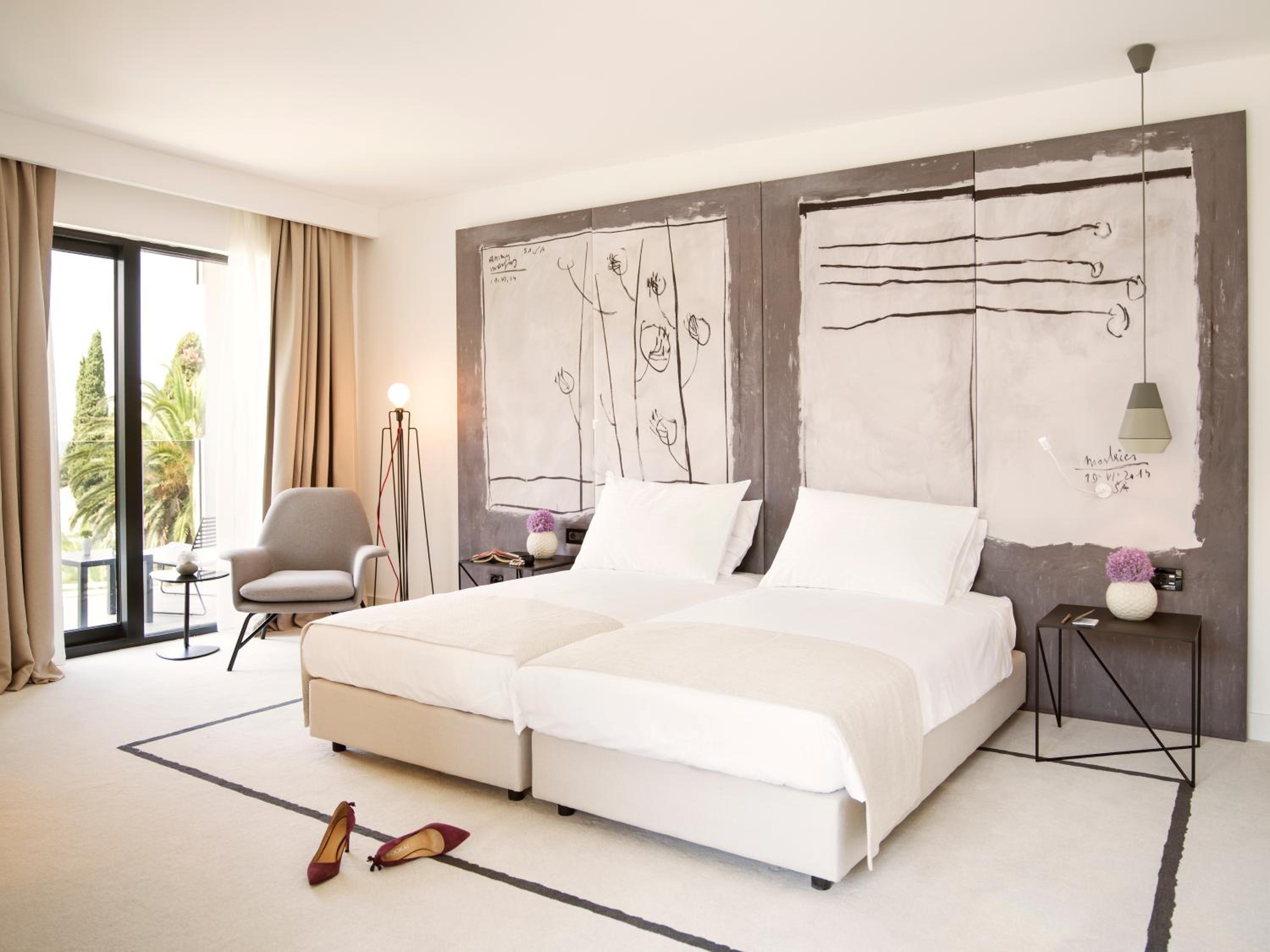 Bed & Sleeping Area