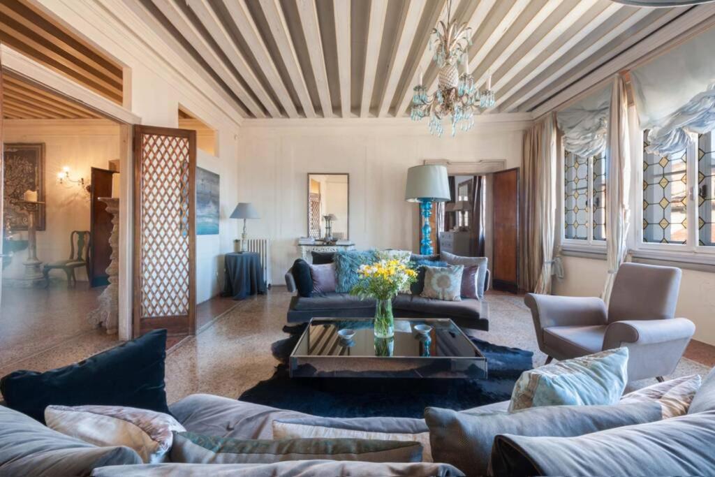 Ca' Erizzo dream apartment, spectacular views from the amazing terrace!