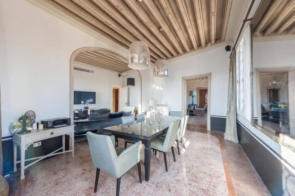 Ca' Erizzo dream apartment, spectacular views from the amazing terrace!