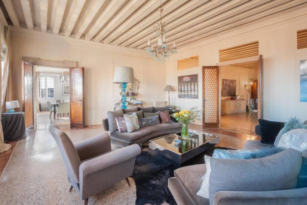 Ca' Erizzo dream apartment, spectacular views from the amazing terrace!