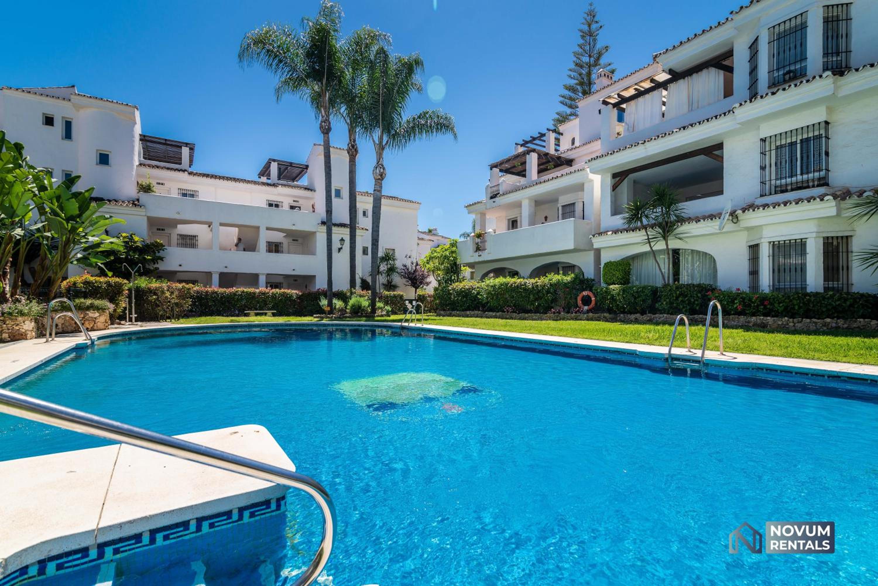 Modern 2 Bedroom Penthouse w/ Terrace, Pool & BBQ view 3