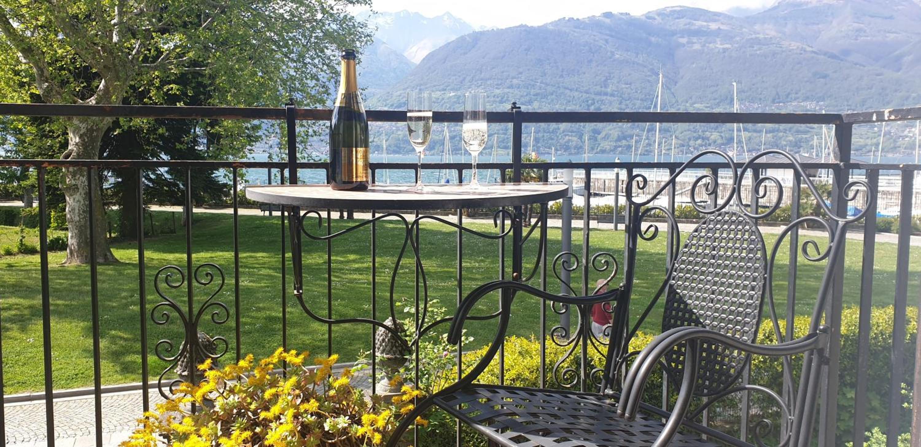 VILLA LAGO FOREGROUND Lakefront Three Bedroom with Balcony Bike and Boat Experience photo 2