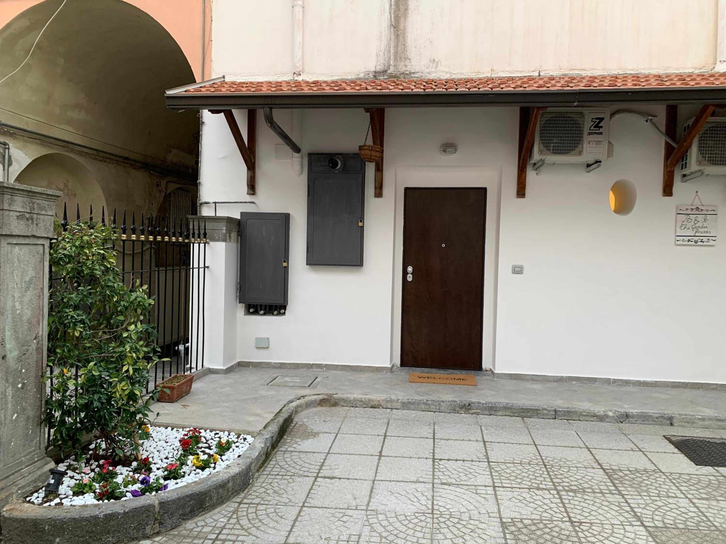 Hotel The Flower Garden - Image 1