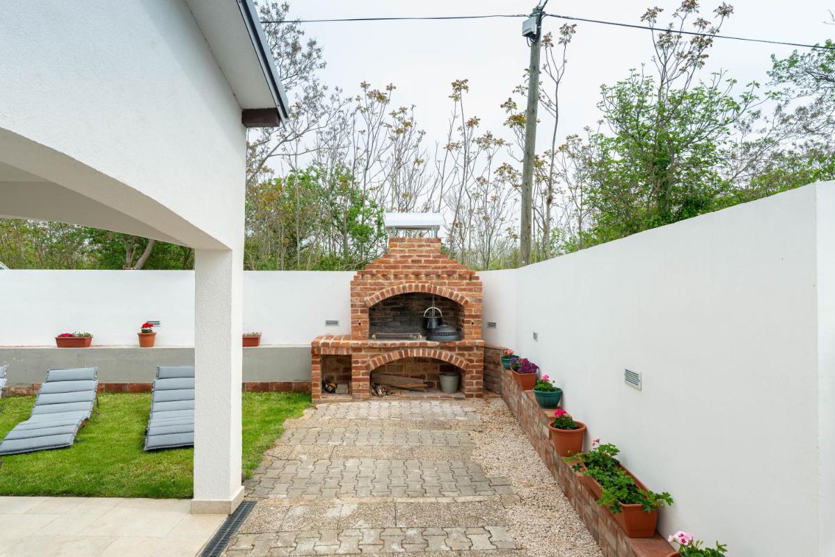 Privlaka Holiday House view 3