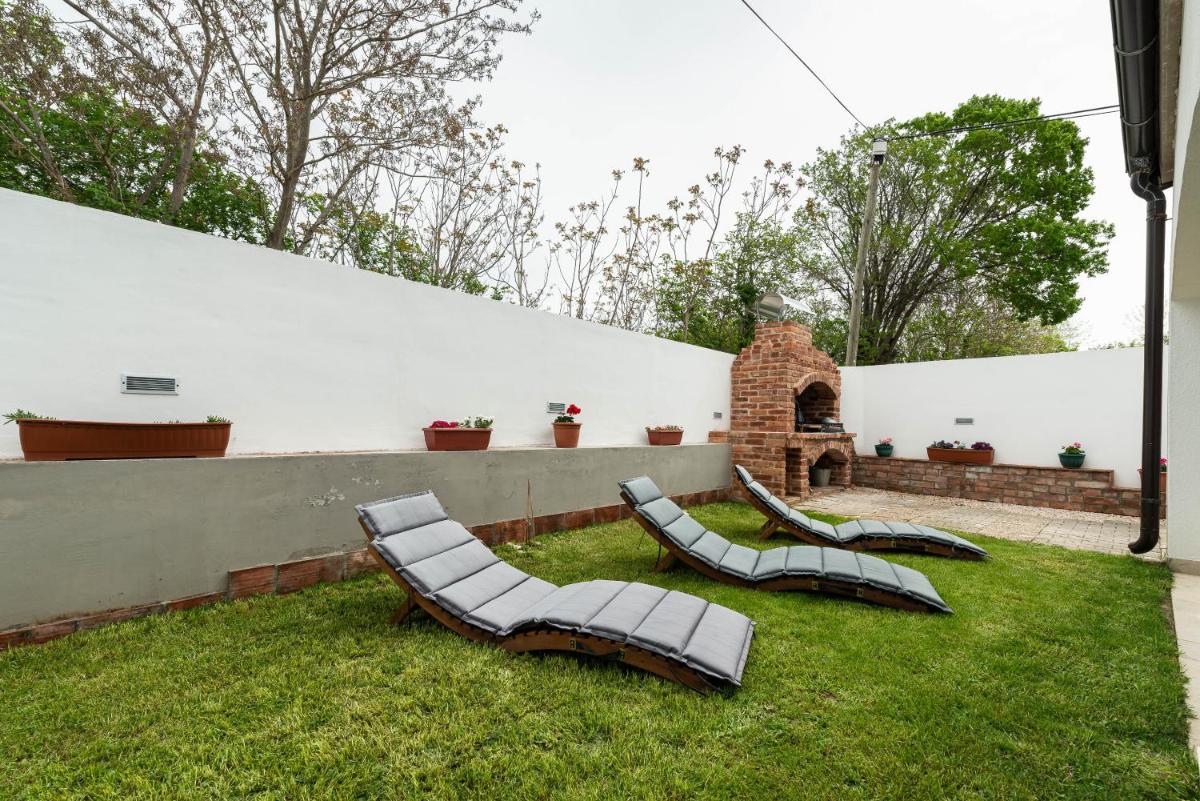 Privlaka Holiday House view 5