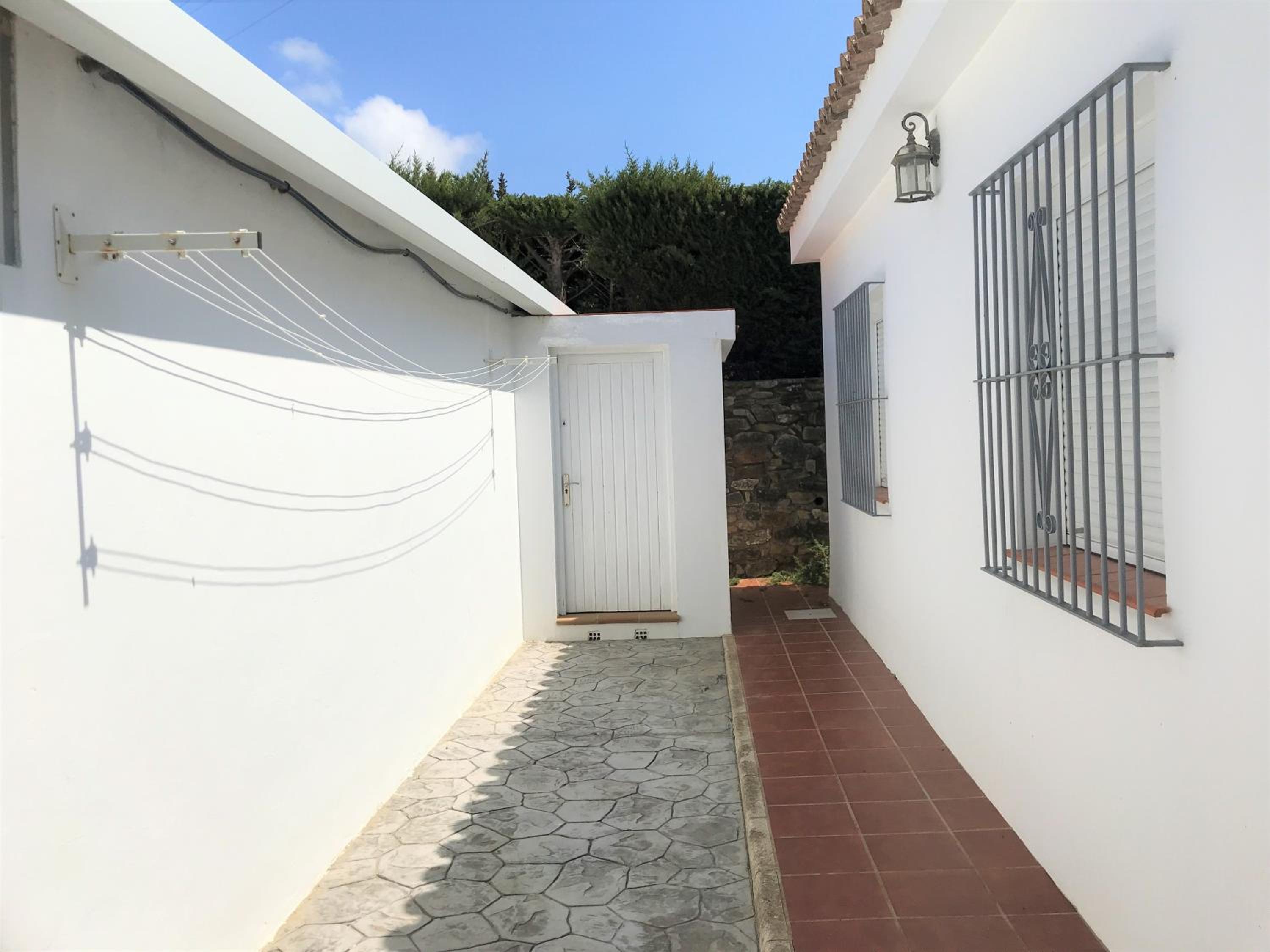 Casa Oliva Playa Bolonia view 4