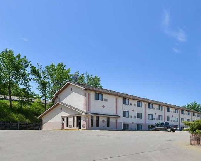 Dickinson Vacations - Dickinson Inn - Property Image 1