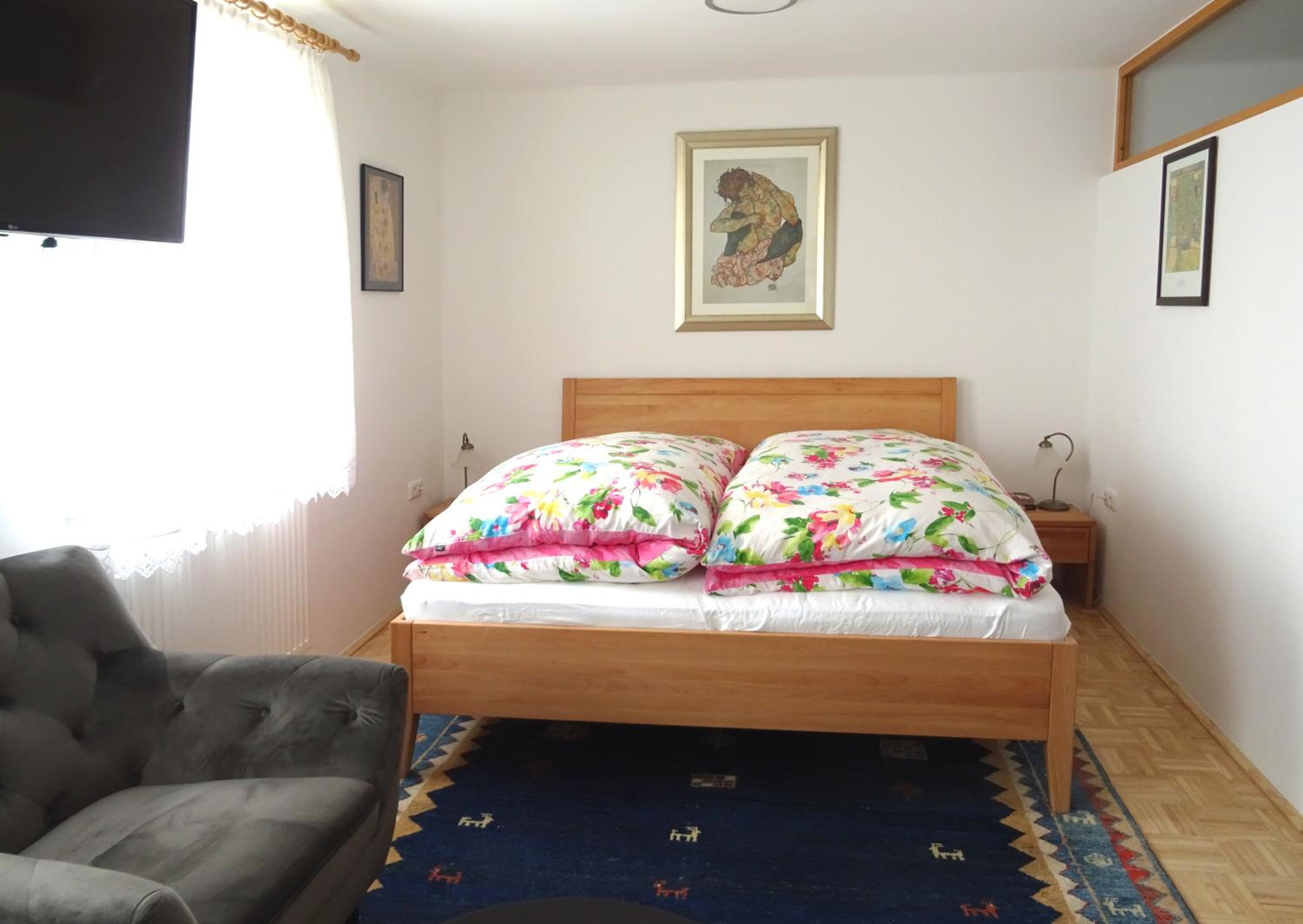 Homely Apartment in the Center with Garden View