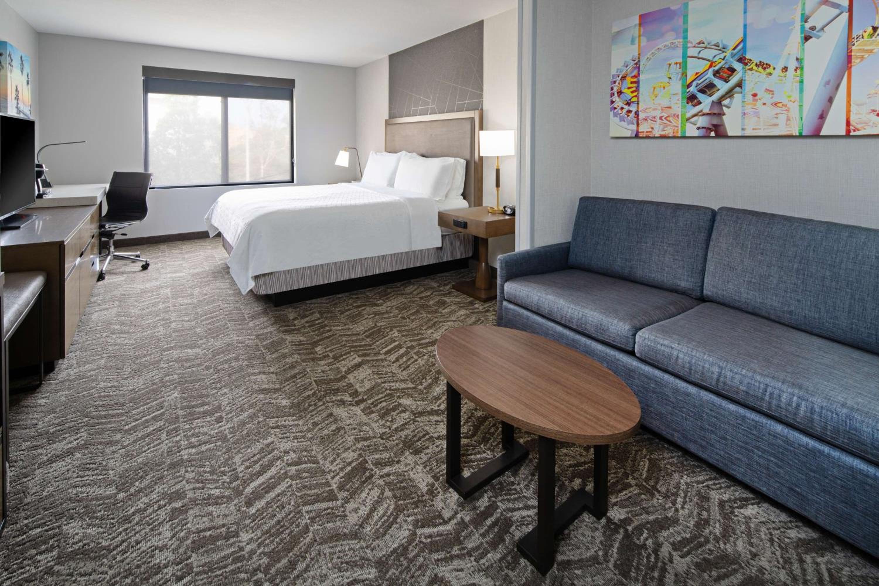 Best Western Valencia/Six Flags Inn Suites - Property Image 17