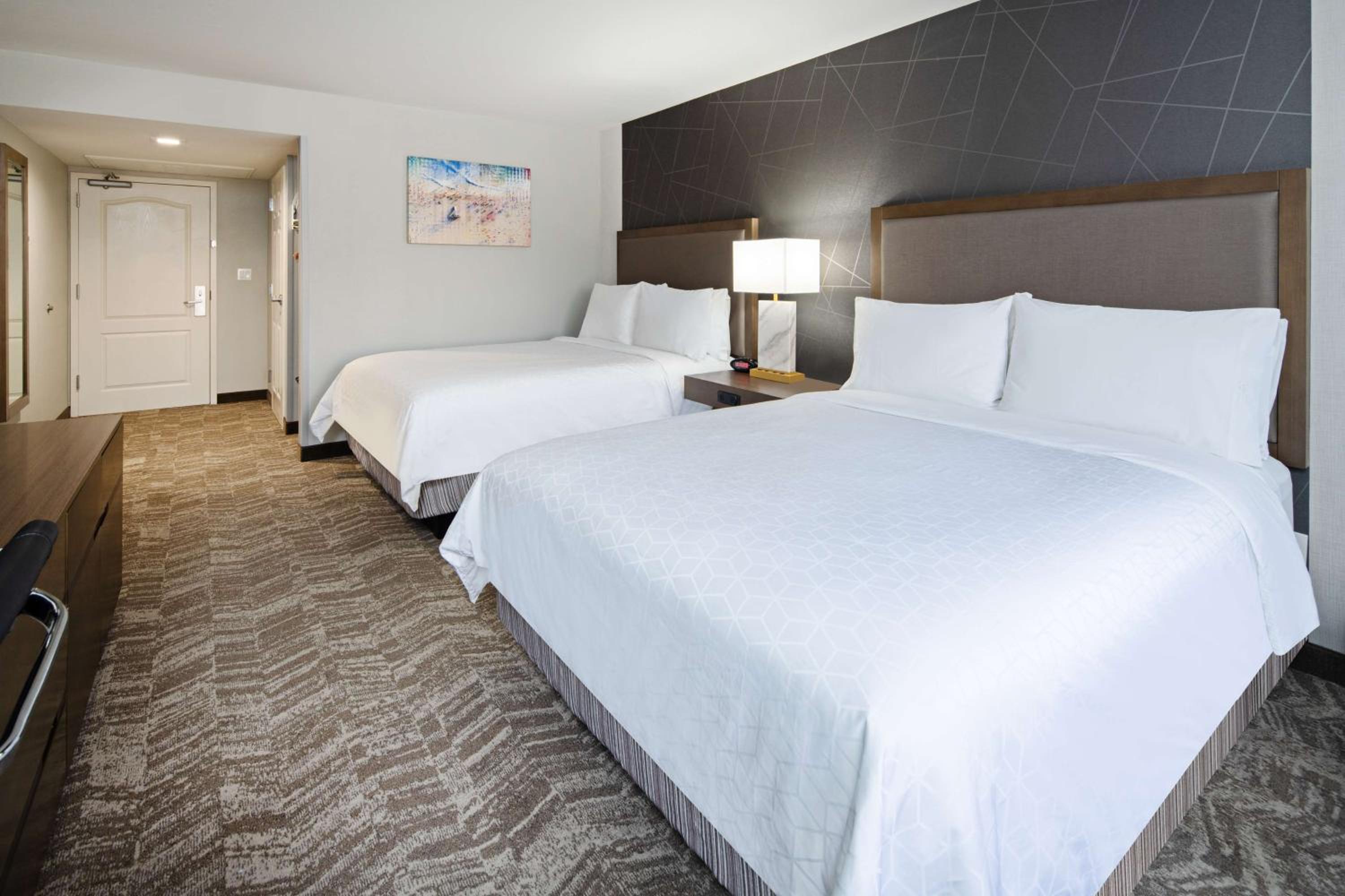 Best Western Valencia/Six Flags Inn Suites - Property Image 18