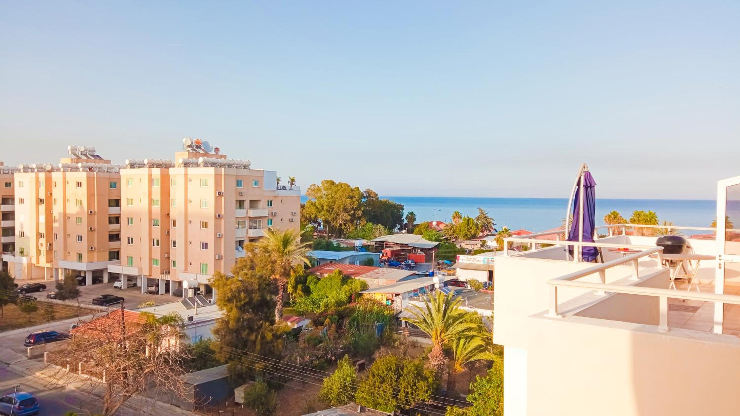 Luxury private rooms -SEA VIEW, GYM- 5 Min from beach! - private room in shared apartment view 5