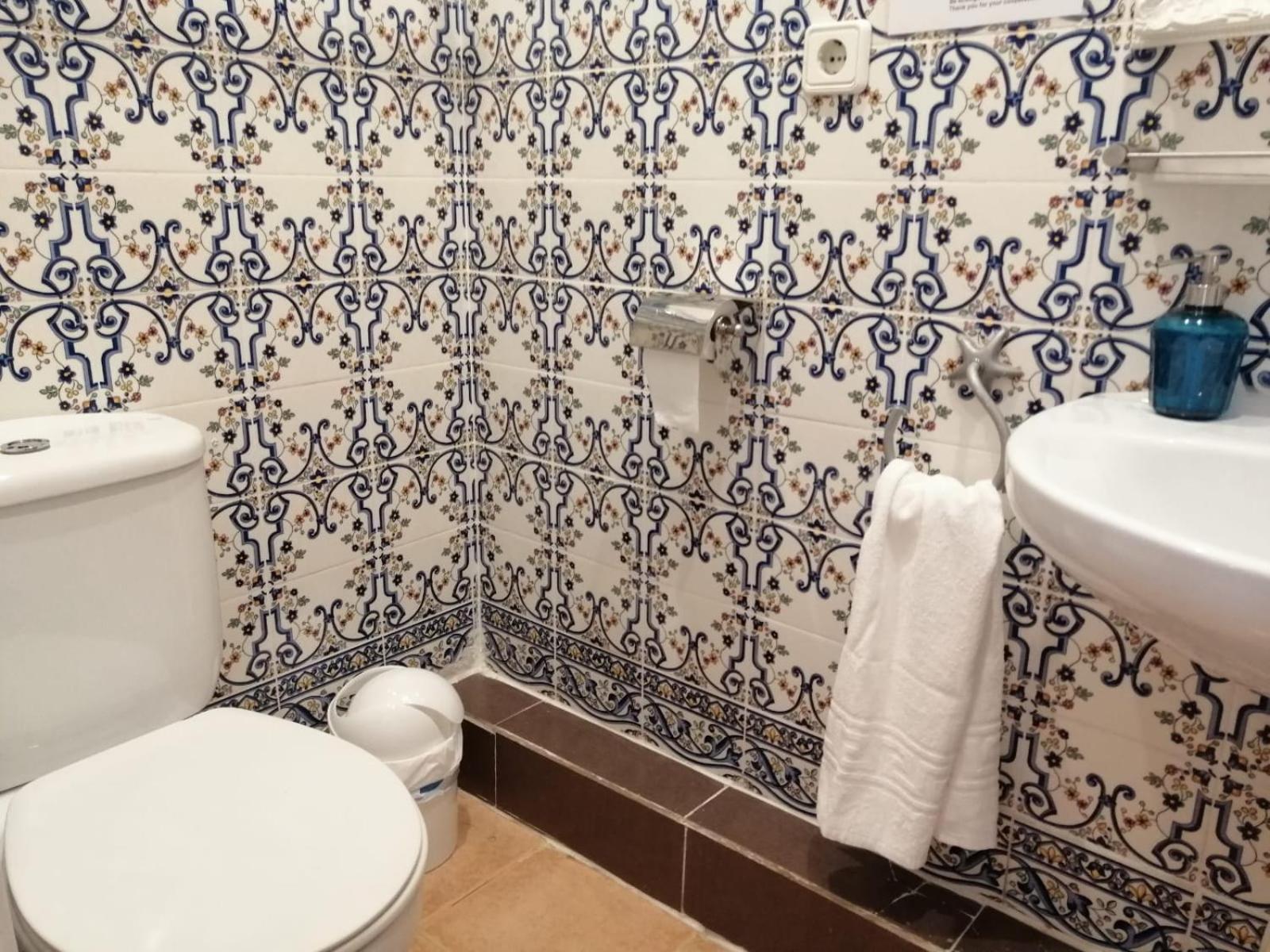 Casa Consell Gran Via, Guest House