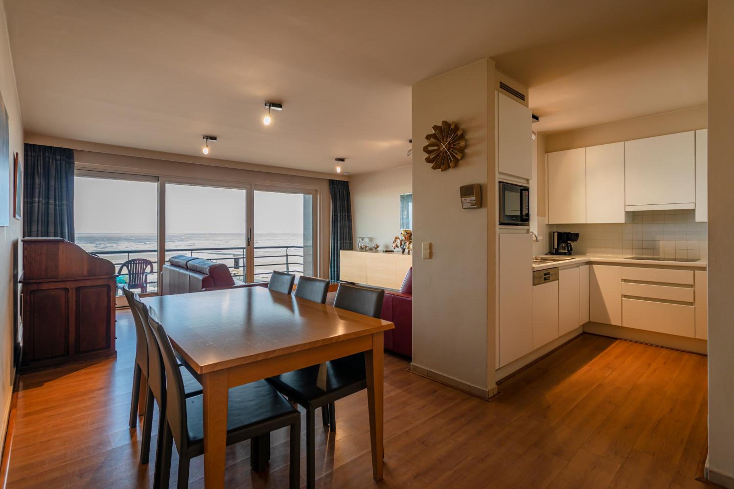 Royal 0101 - 2 bedrooms 6p - renovated - sea view - centrally located