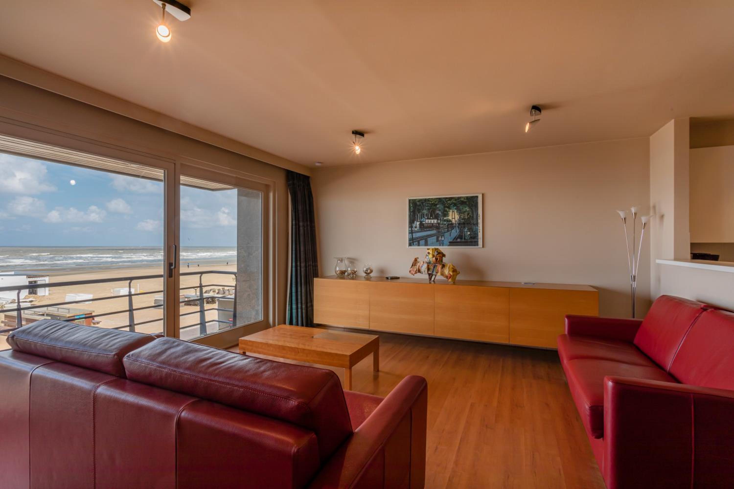Royal 0101 - 2 bedrooms 6p - renovated - sea view - centrally located