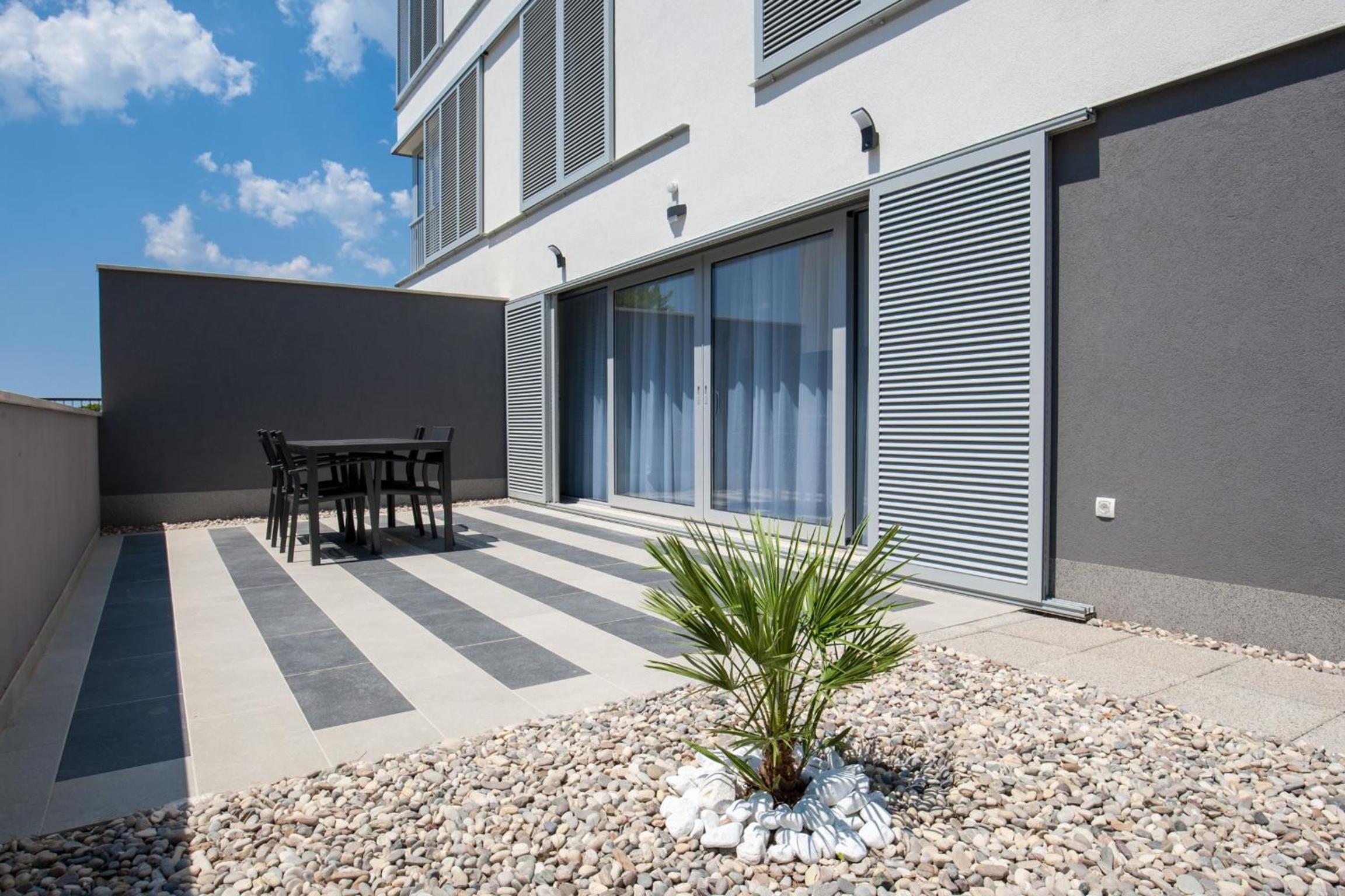 Apartments Dva Galeba view 3