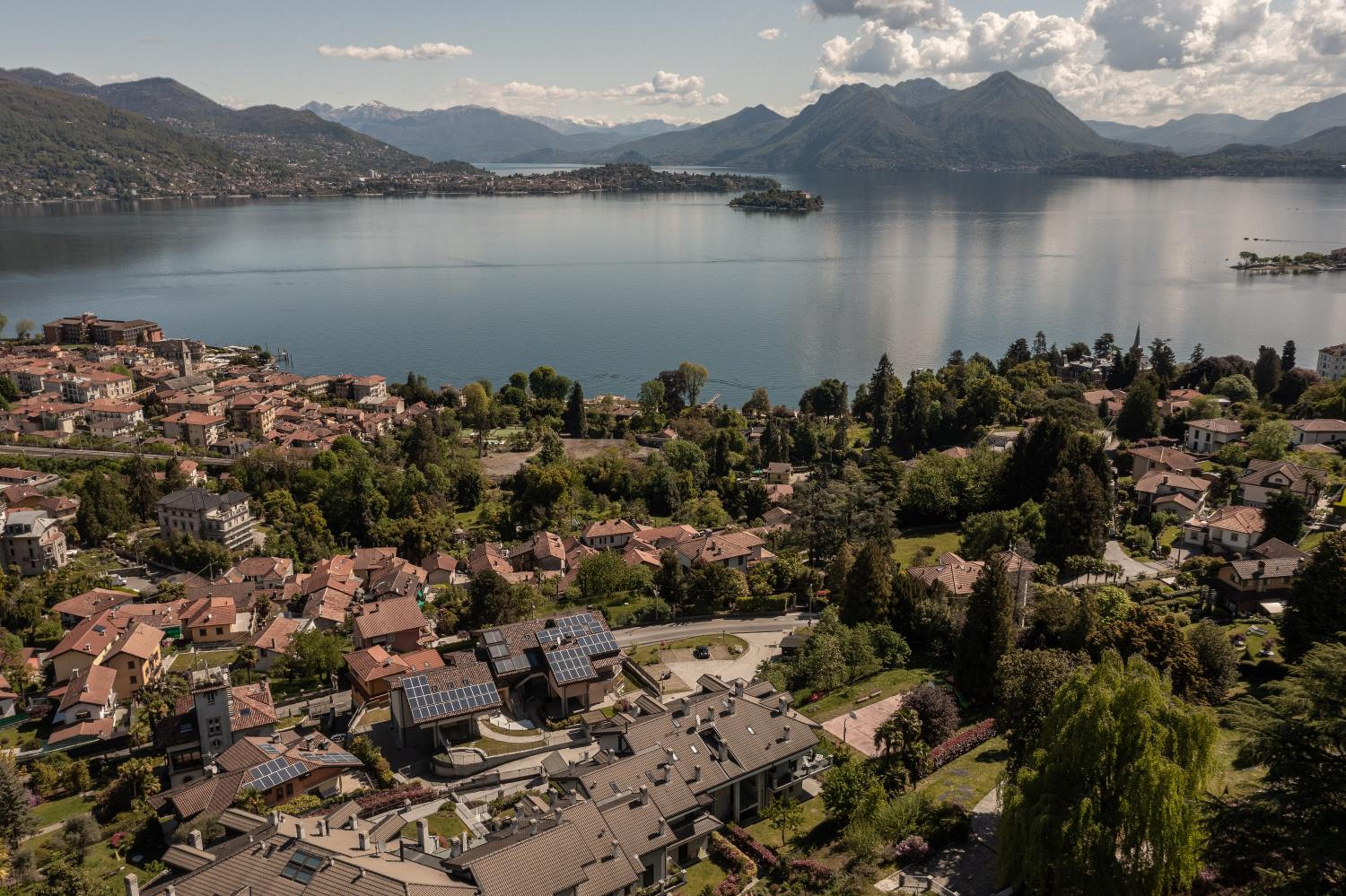 Baveno Hills | Lakeview apartments view 3