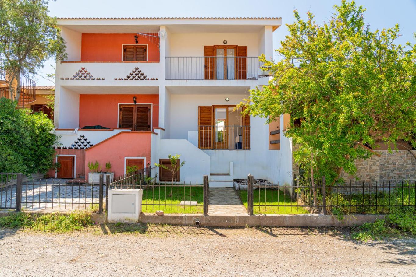 Appartamento Residenziale Trilocale 4 posti letto via Oristano view 2