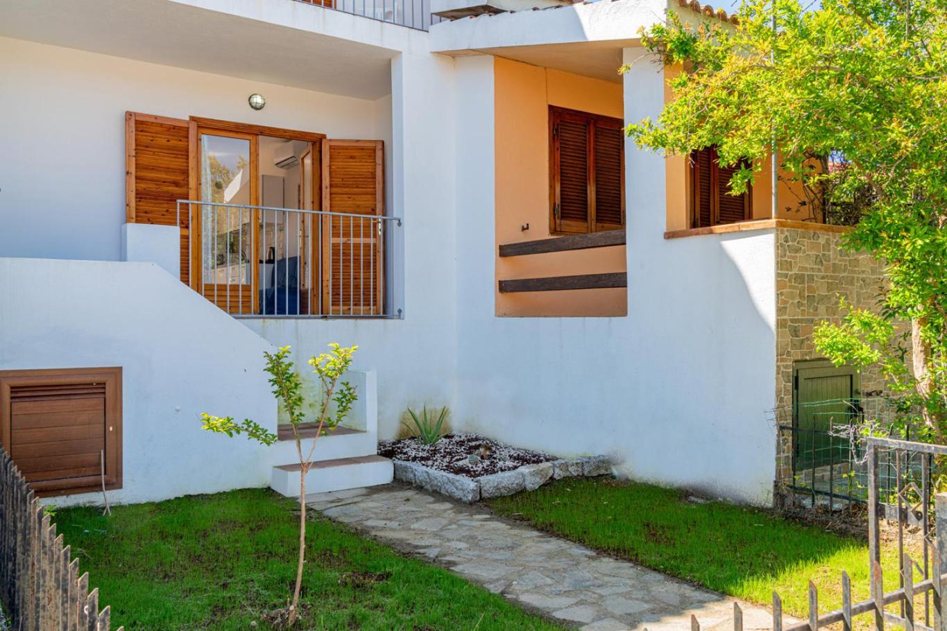 Appartamento Residenziale Trilocale 4 posti letto via Oristano view 3