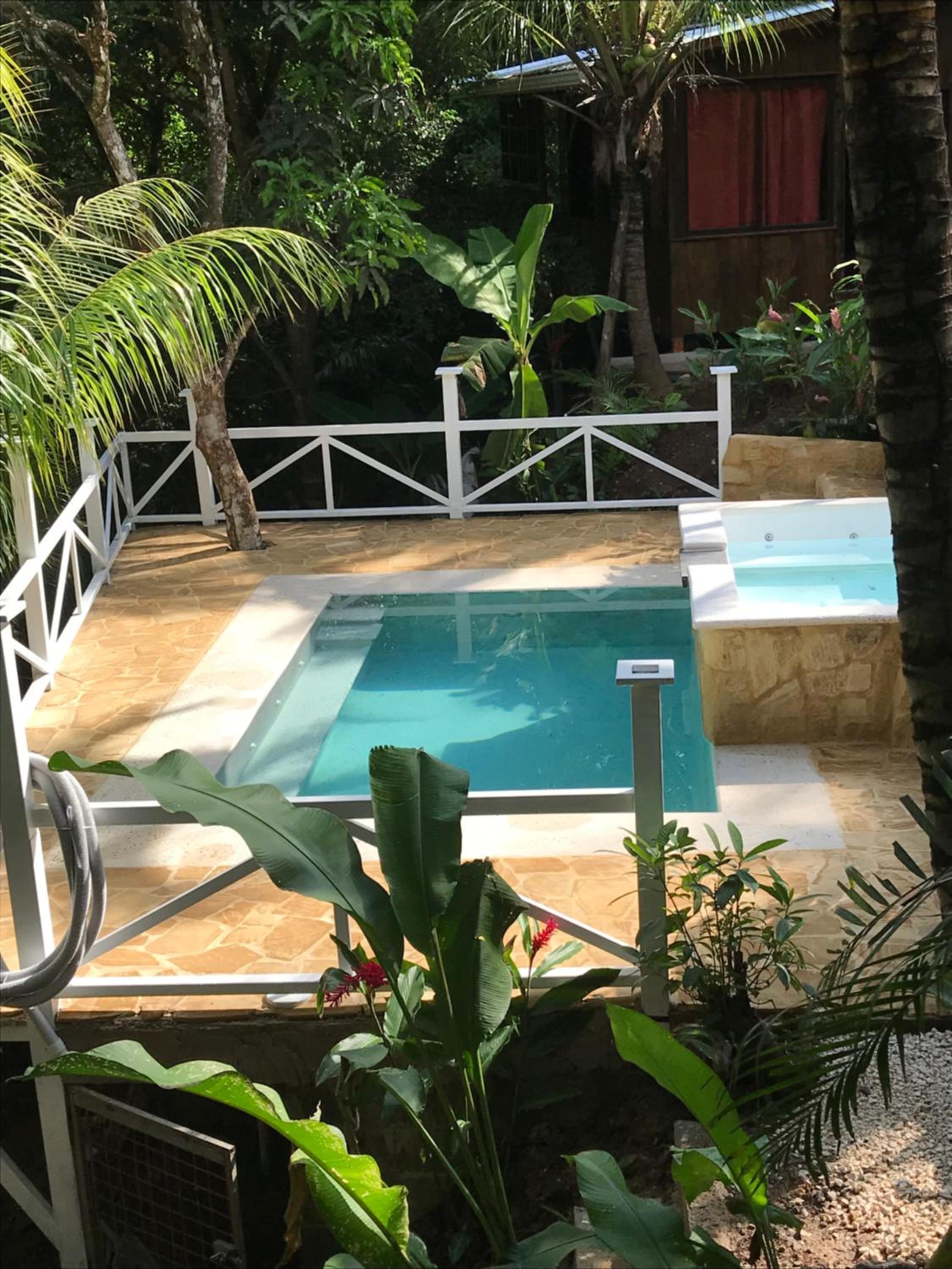FLOR DE PARAISO BUNGALOWS