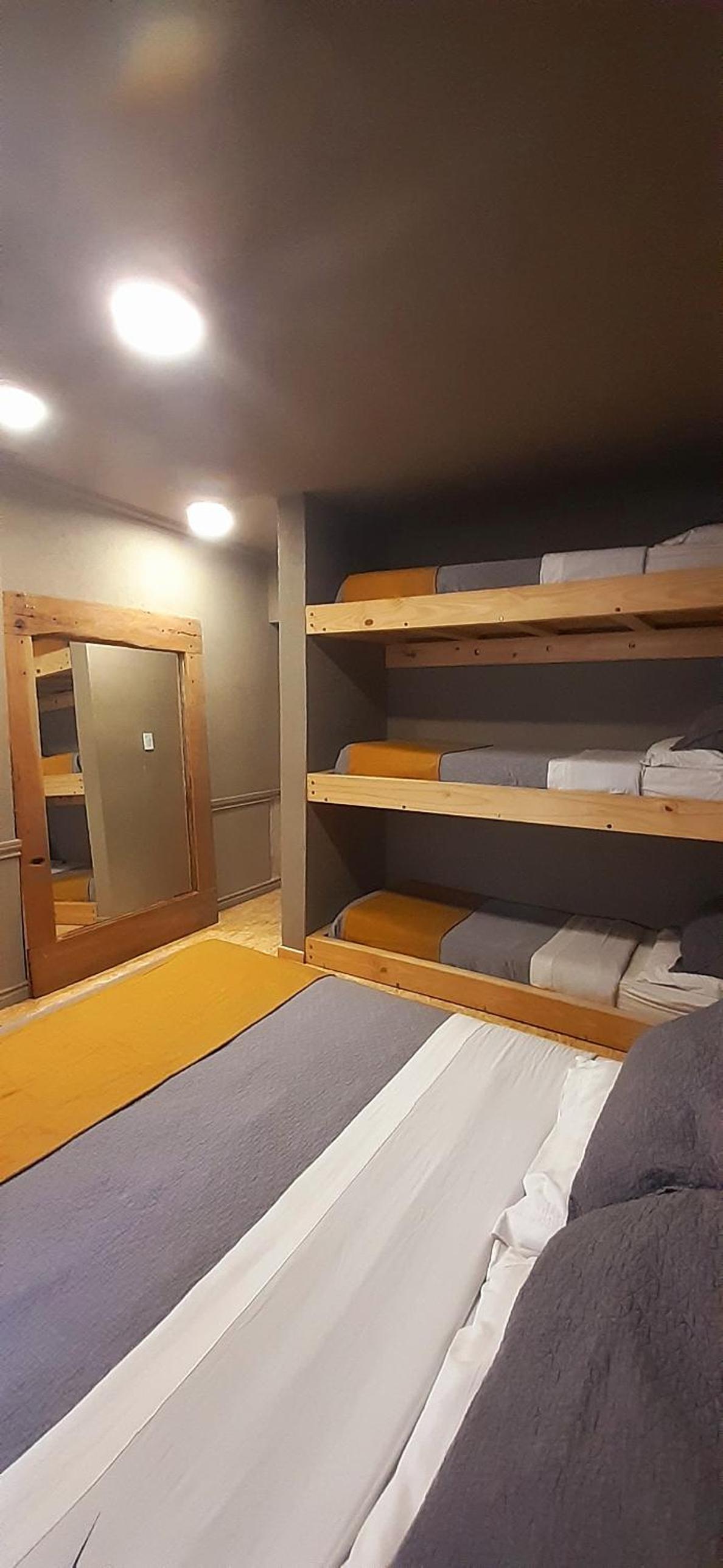 Bucanaan hostel boutique