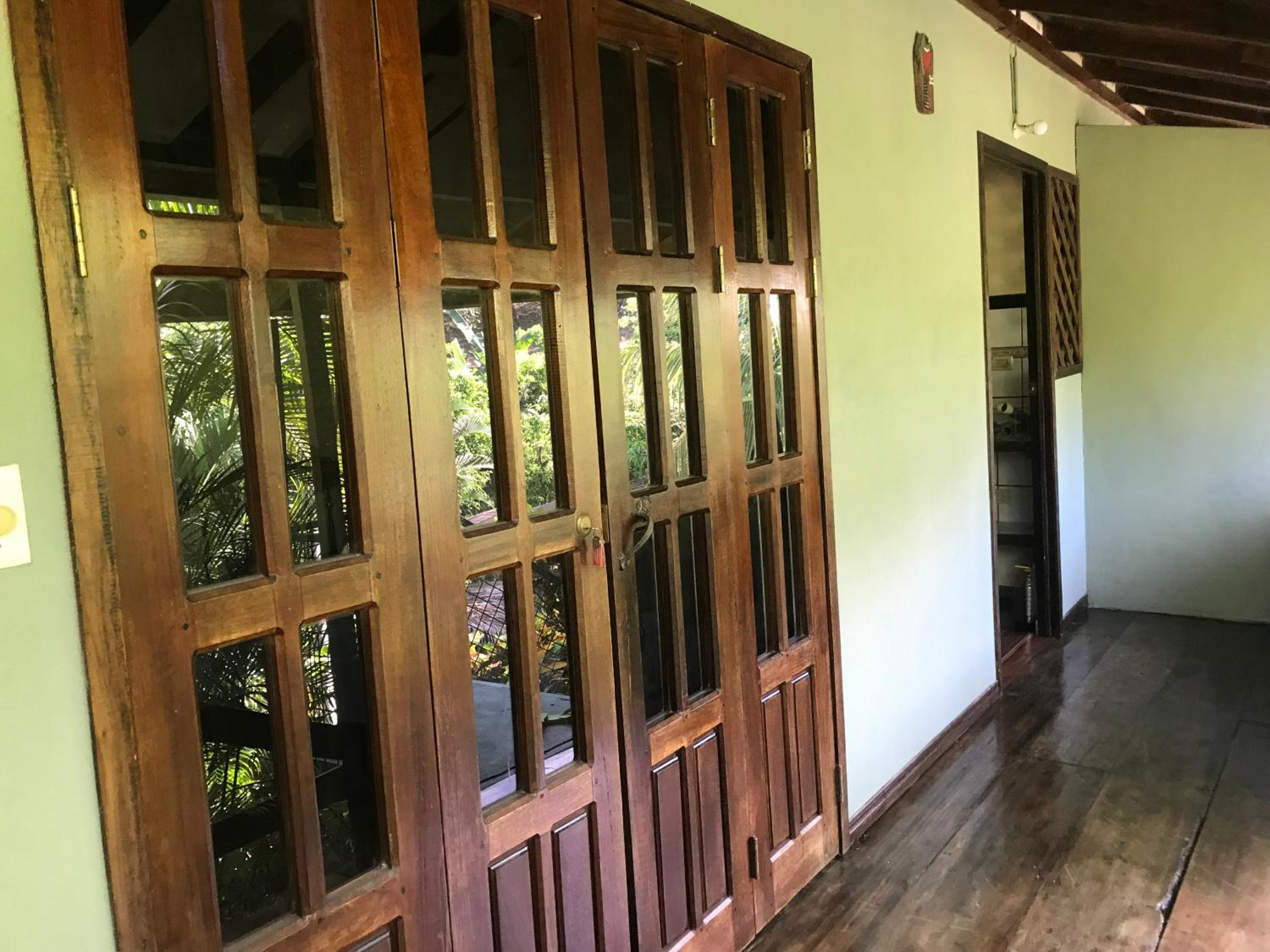 FLOR DE PARAISO BUNGALOWS