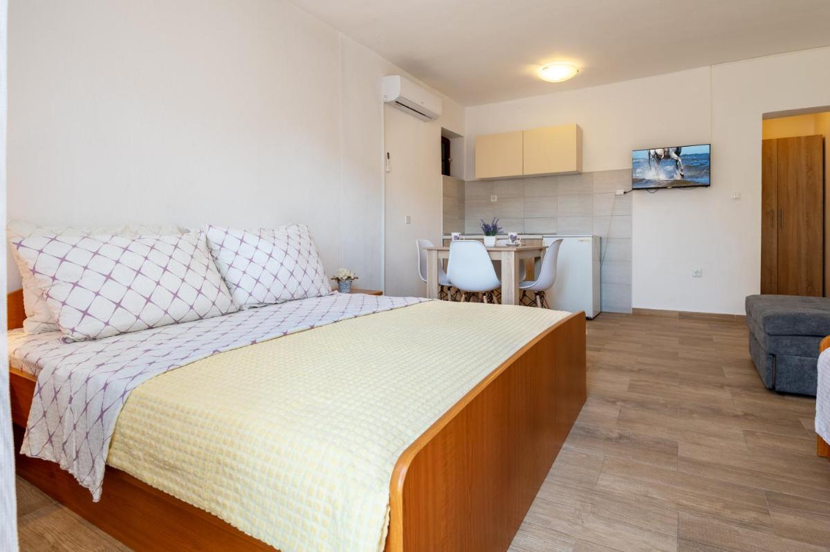 Apartmani Frane view 5
