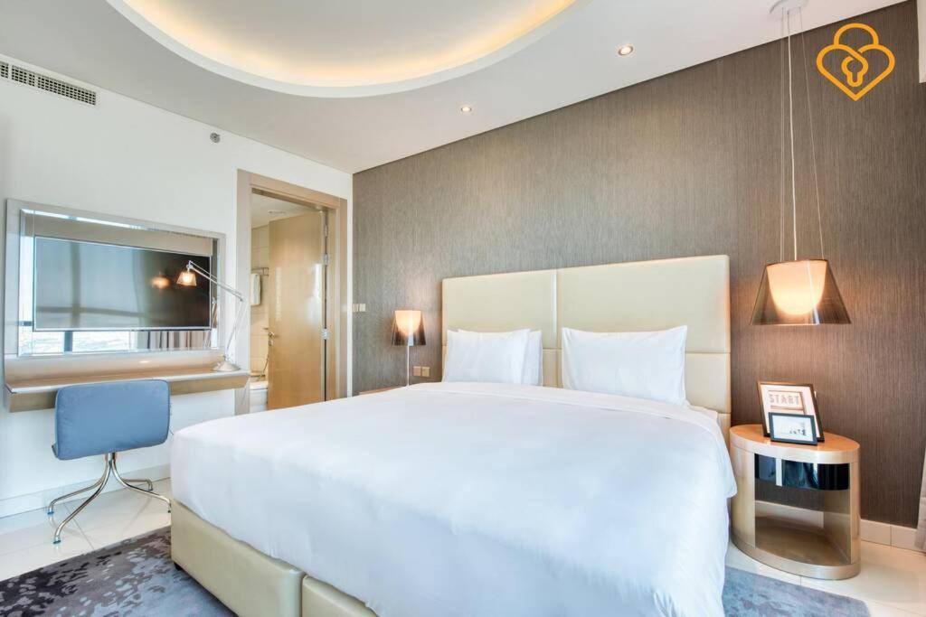Keysplease 5* 2 B/R Apt, Damac Paramount Residence