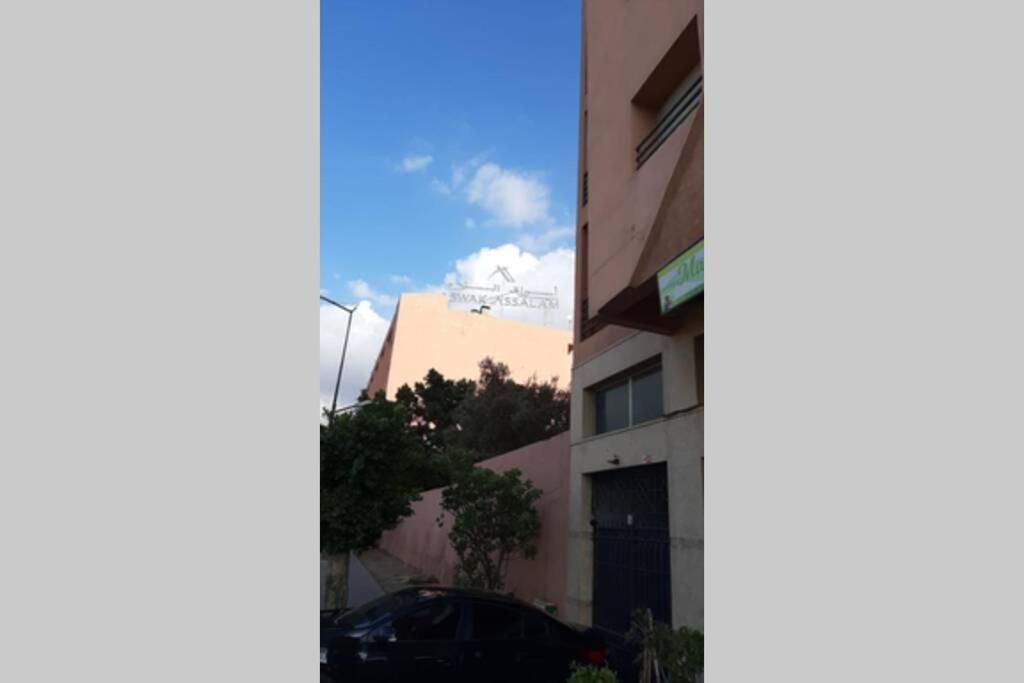 Bright Air Conditioned Apartment Near City Center view 5