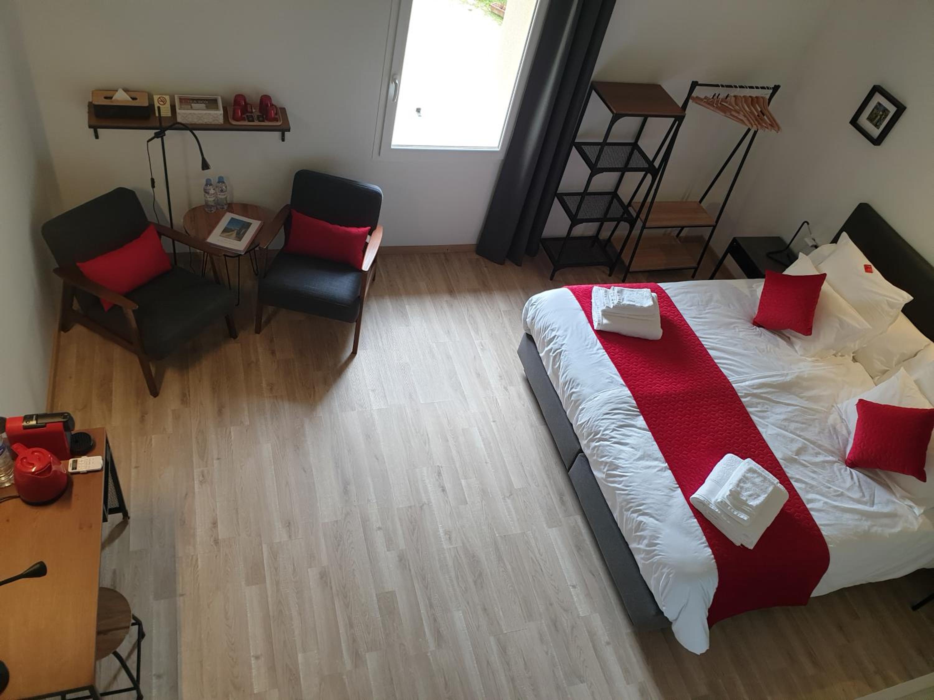 Photo 19