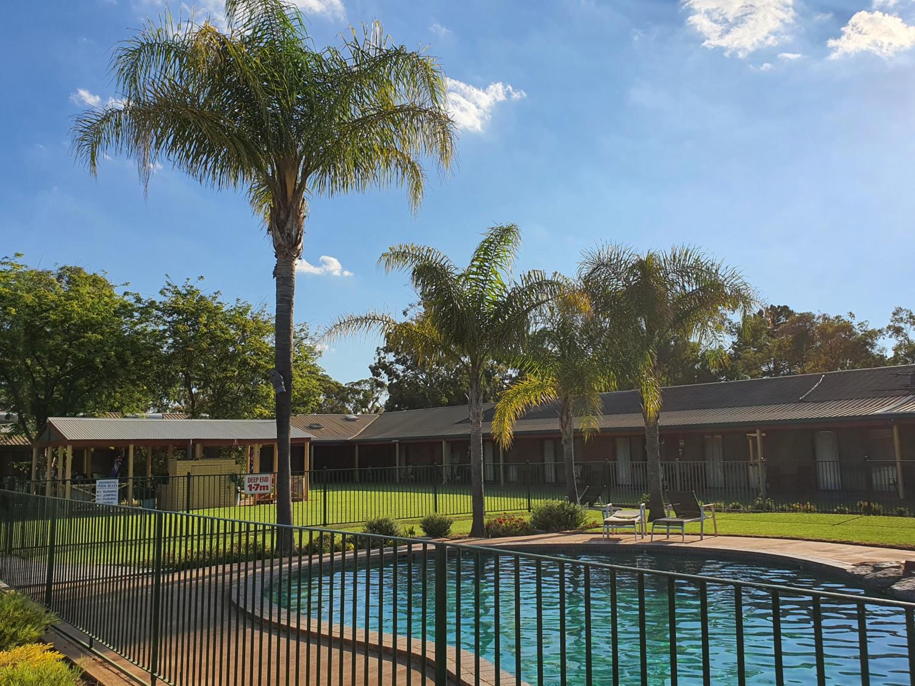 Barooga Country Inn Motel