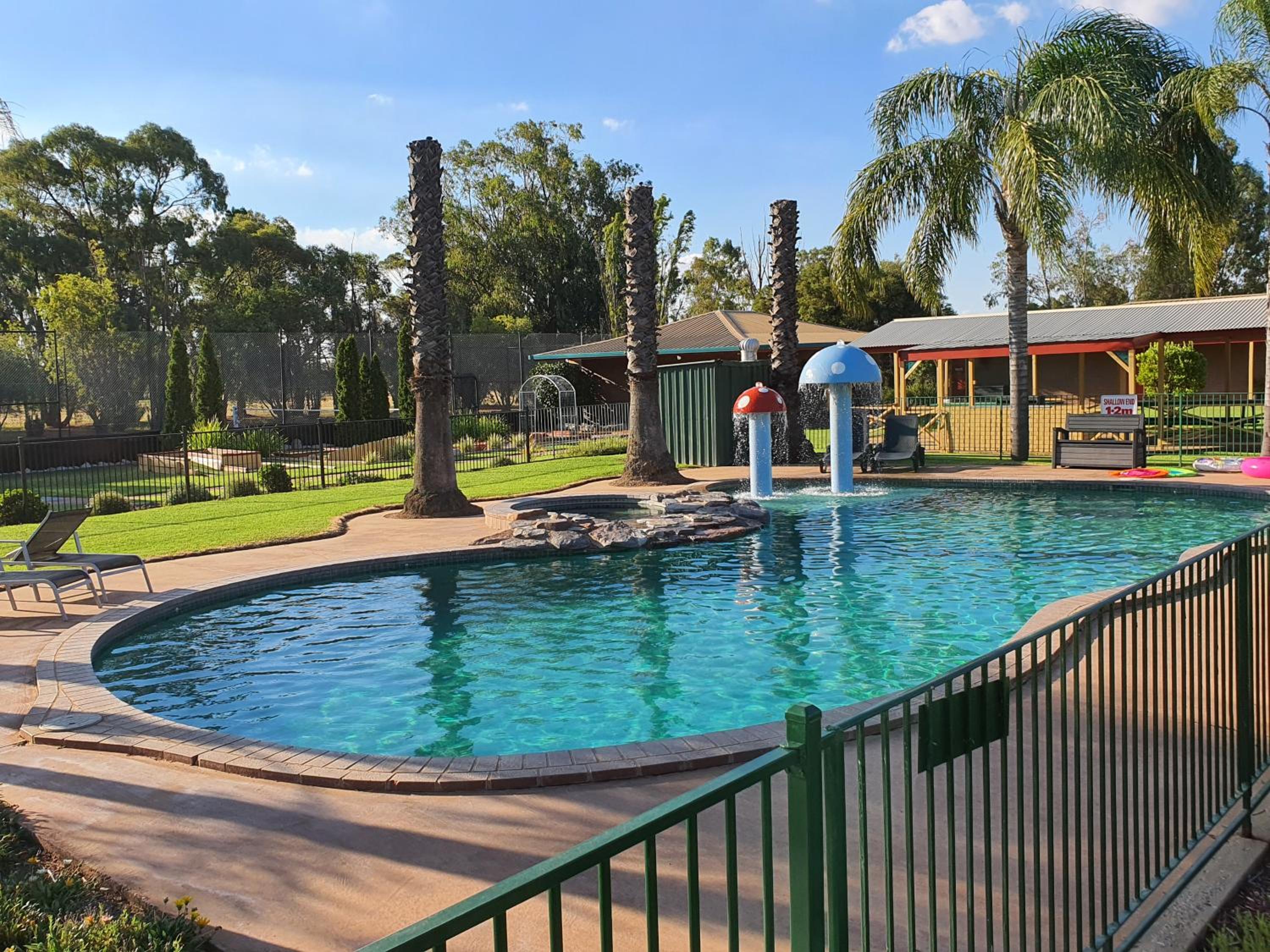 Barooga Country Inn Motel