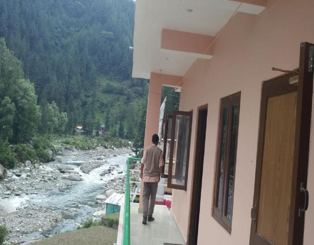 Hotel Surat, Barot view 5