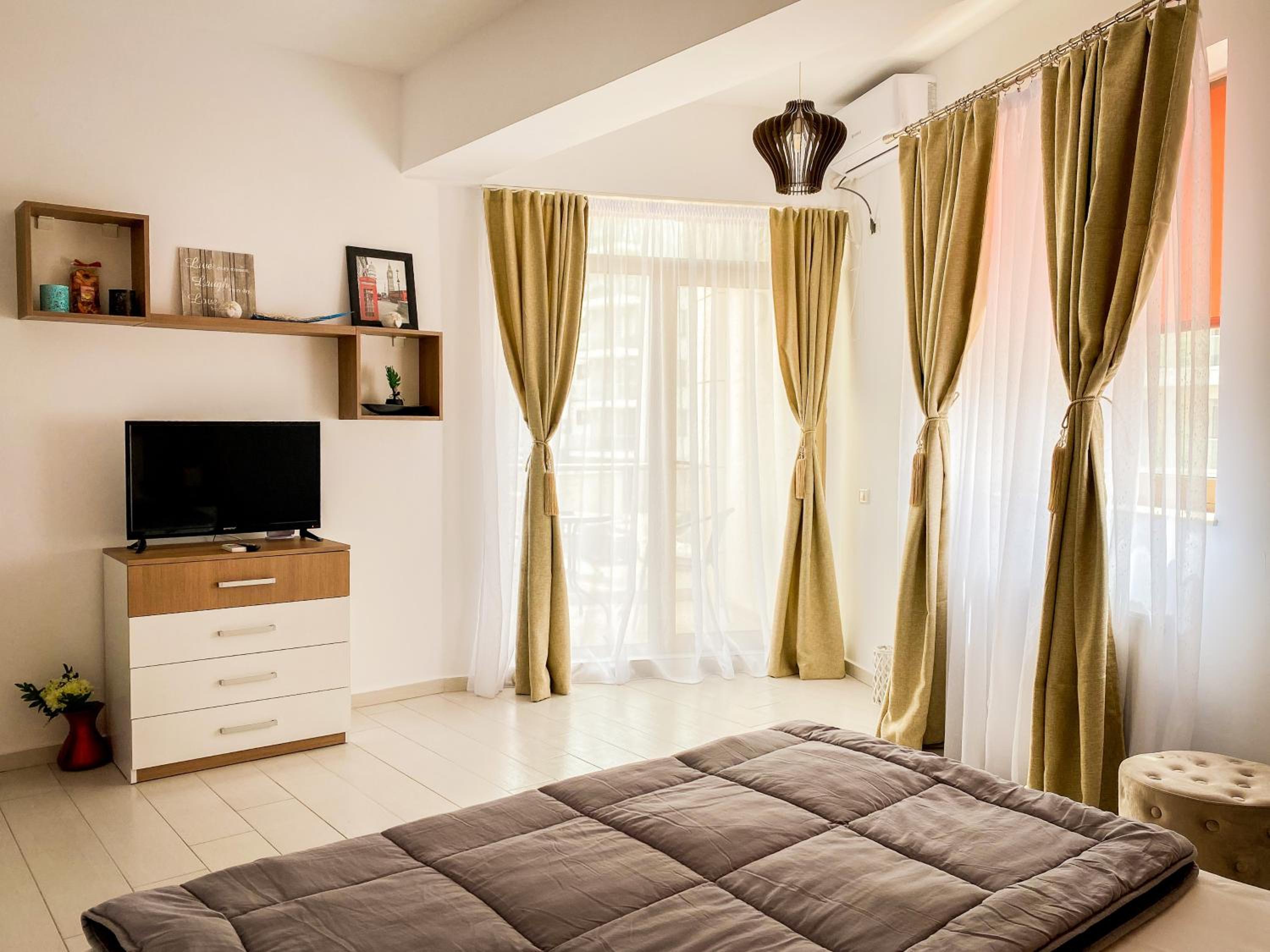Studio 01 By the Sea LOFT Mamaia Nord view 2