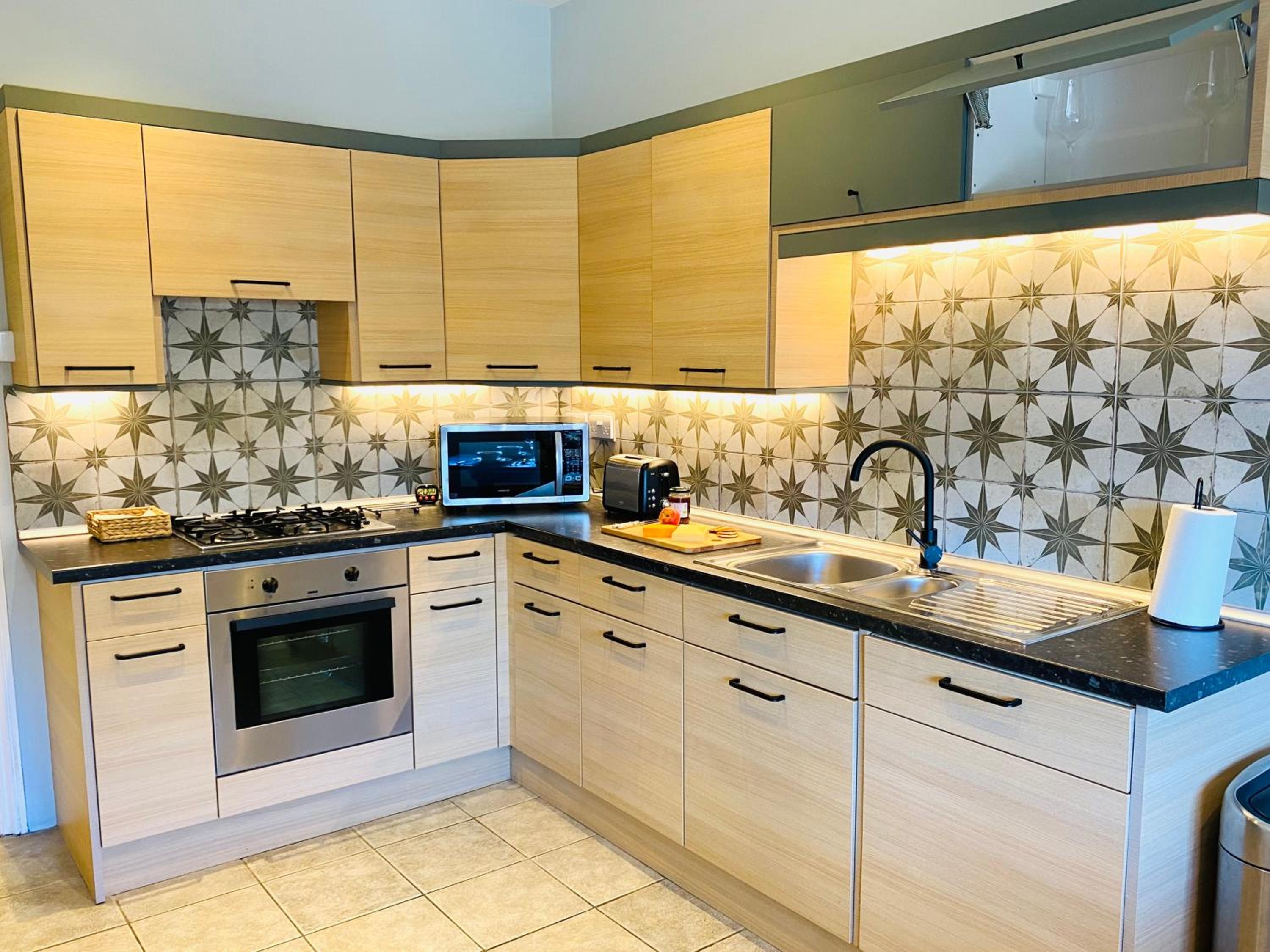 Clarendon View, Historic Apartment with Sea Views view 5