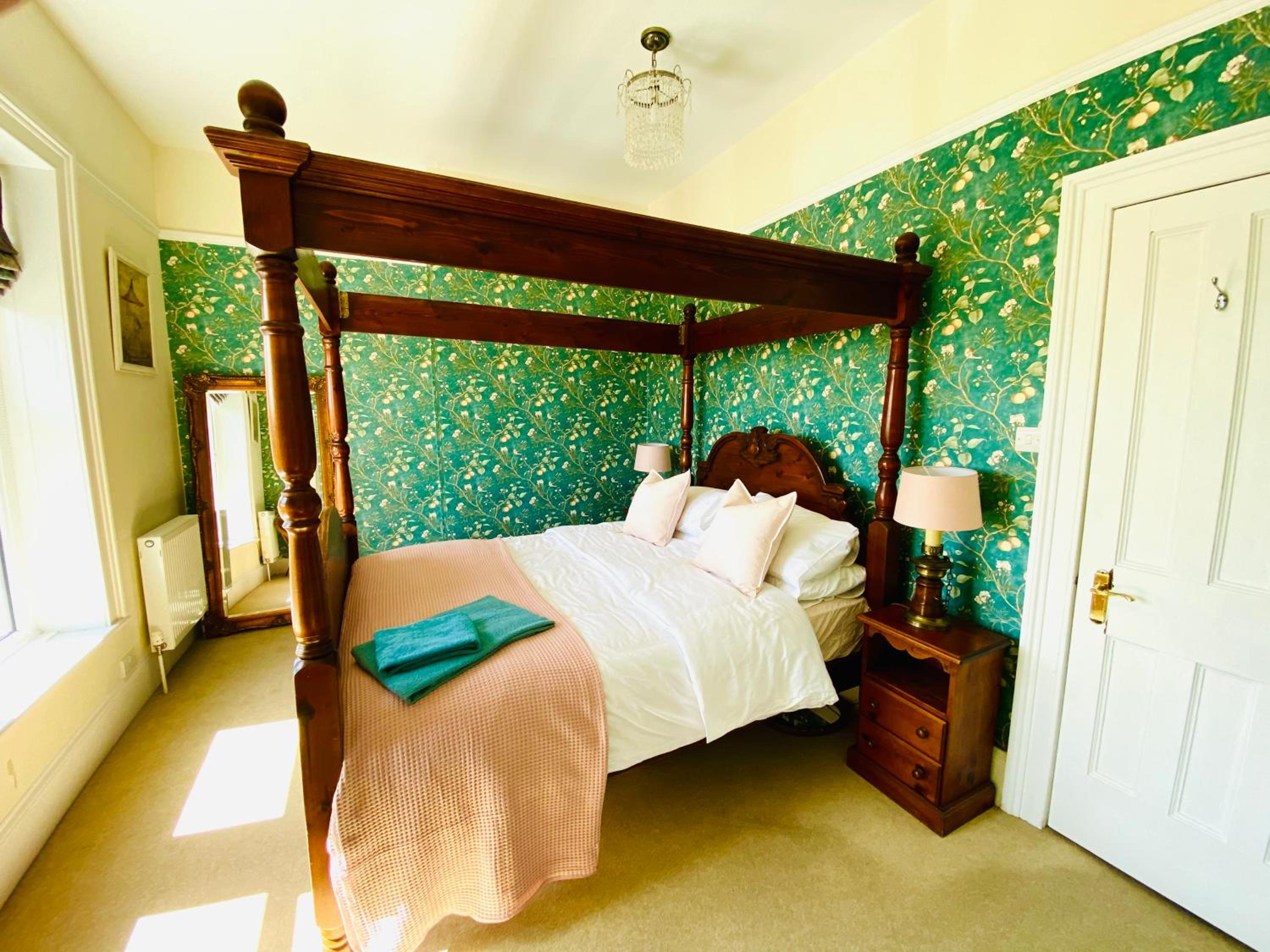 Clarendon View, Historic Apartment with Sea Views view 3
