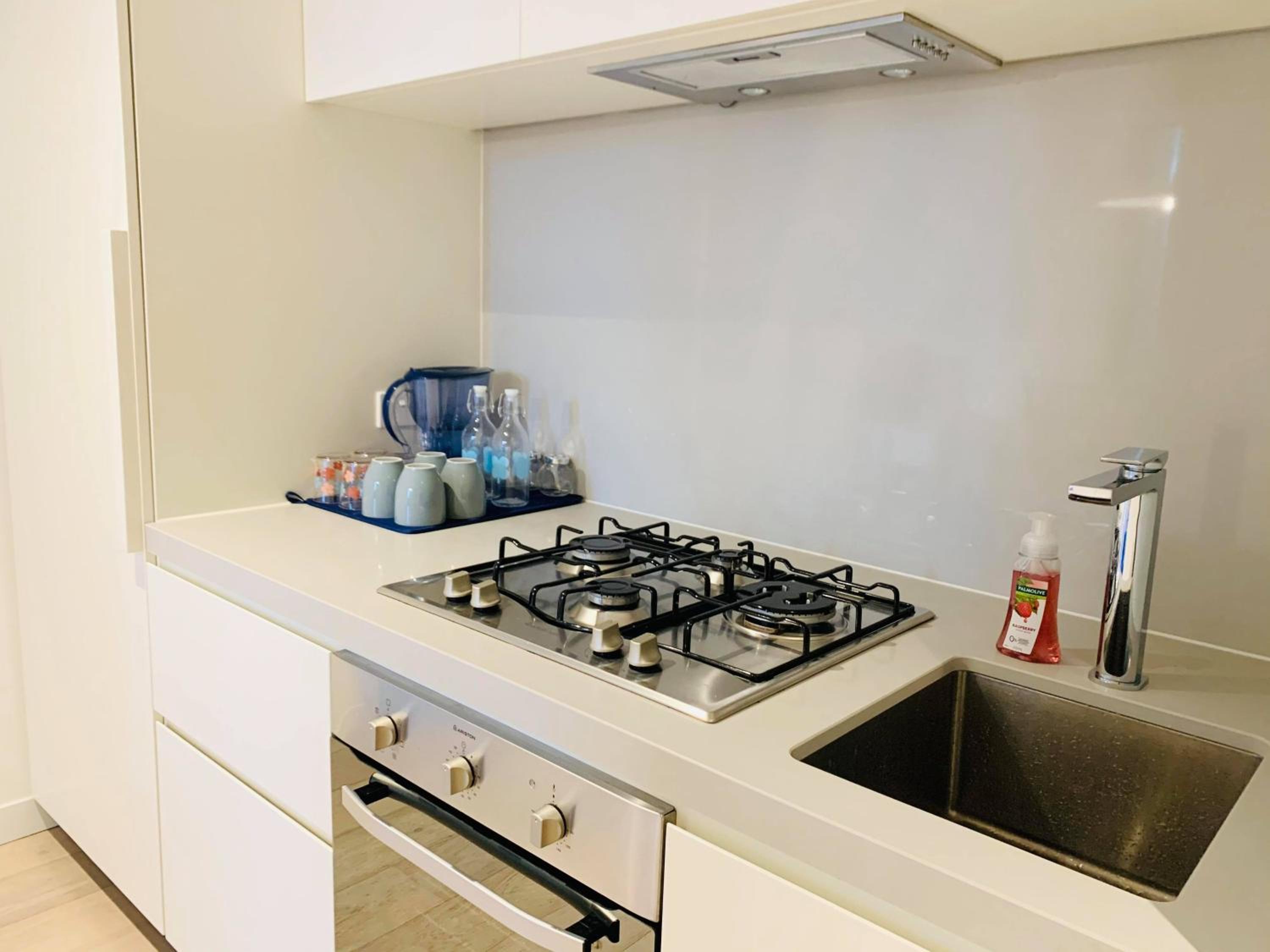 Melbourne CBD Empire Apartment