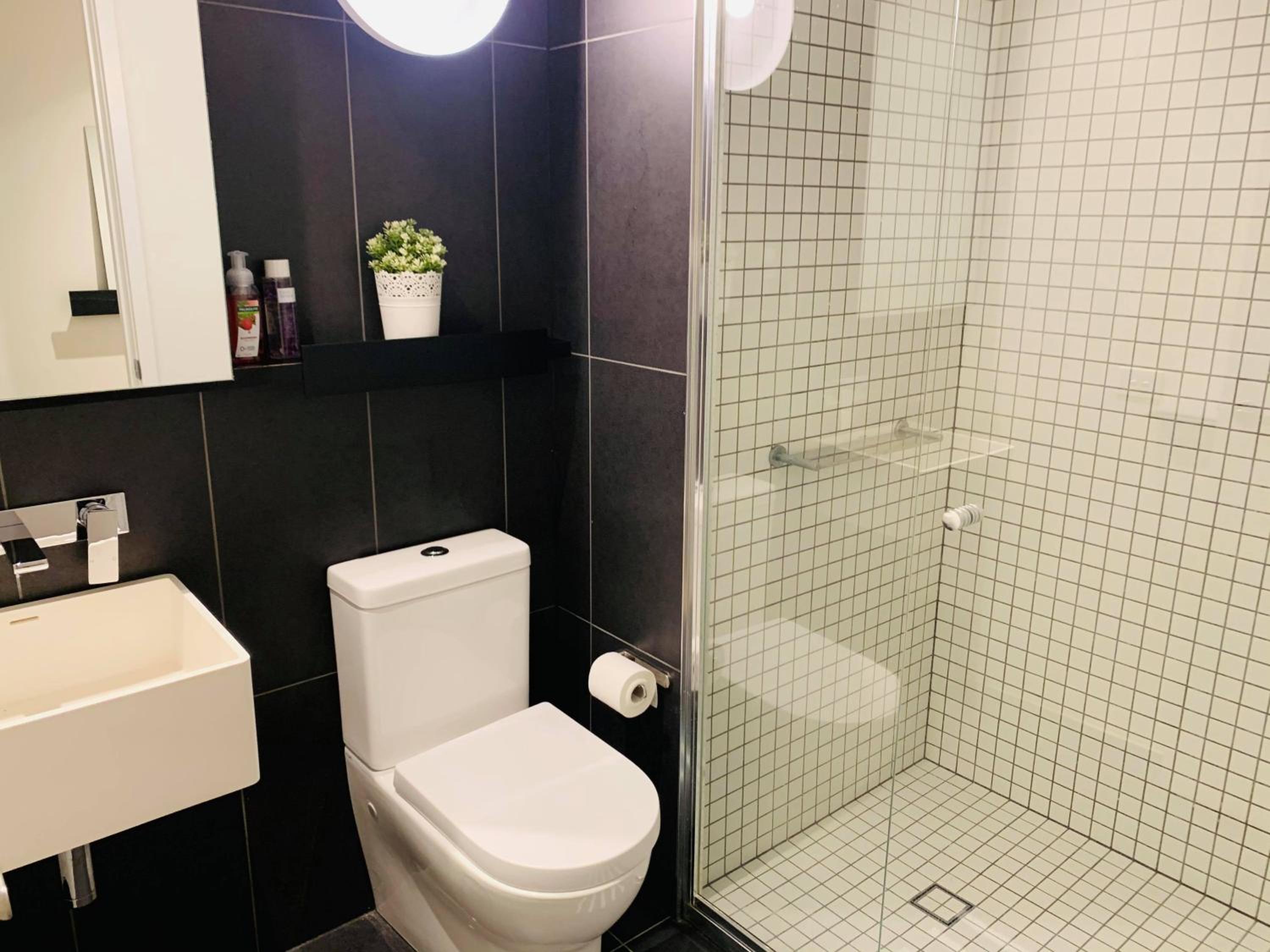 Melbourne CBD Empire Apartment